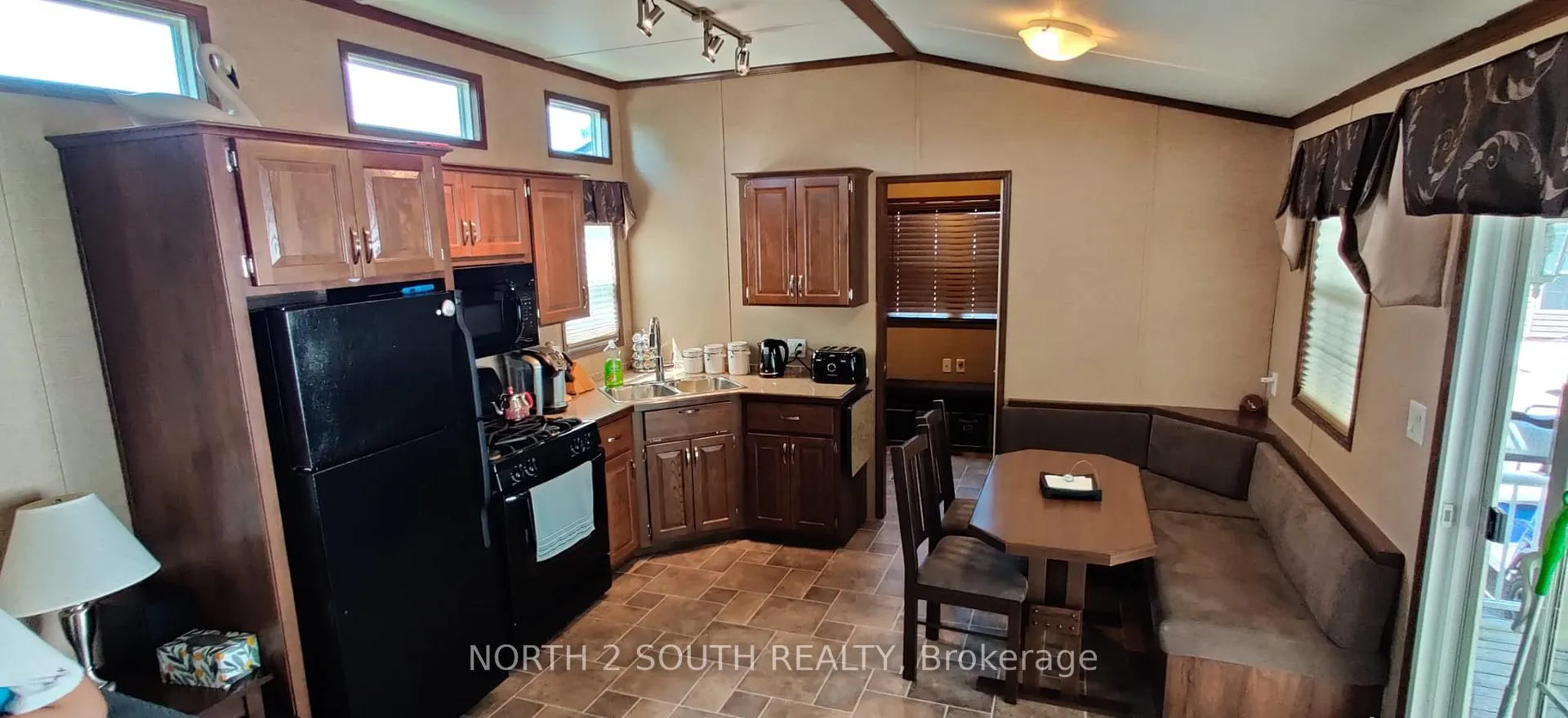Photo 7 of 65 Hickory Lane, Port Colborne, Bethel — HOMEH