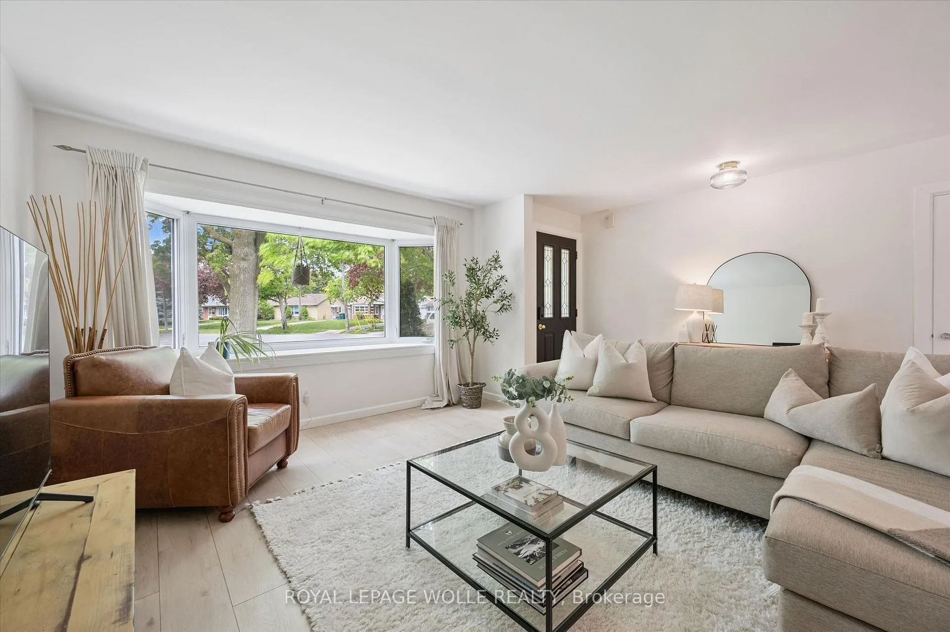 Photo 1 of 98 Chelsea Road, Kitchener — HOMEH