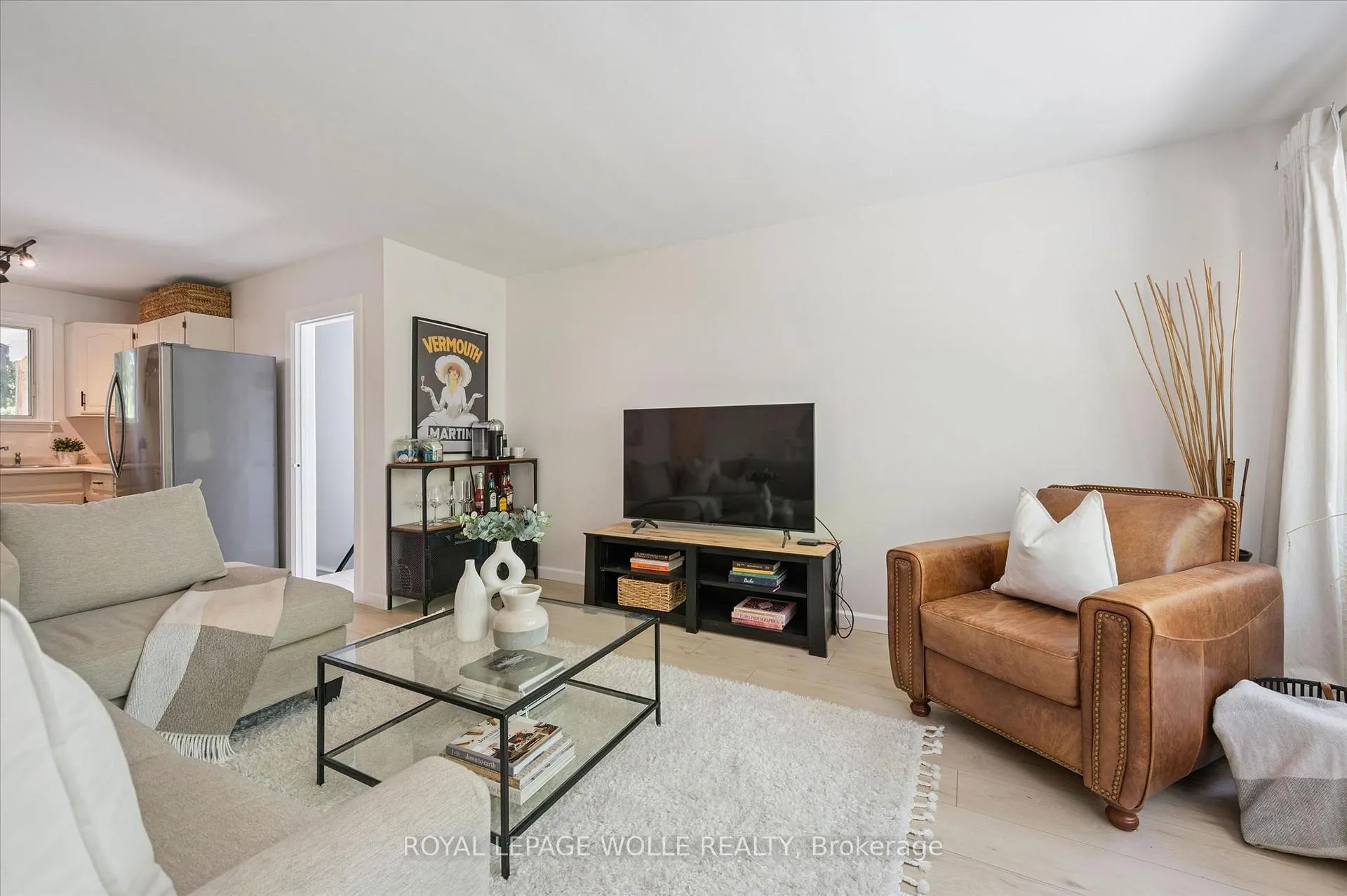 Photo 3 of 98 Chelsea Road, Kitchener — HOMEH