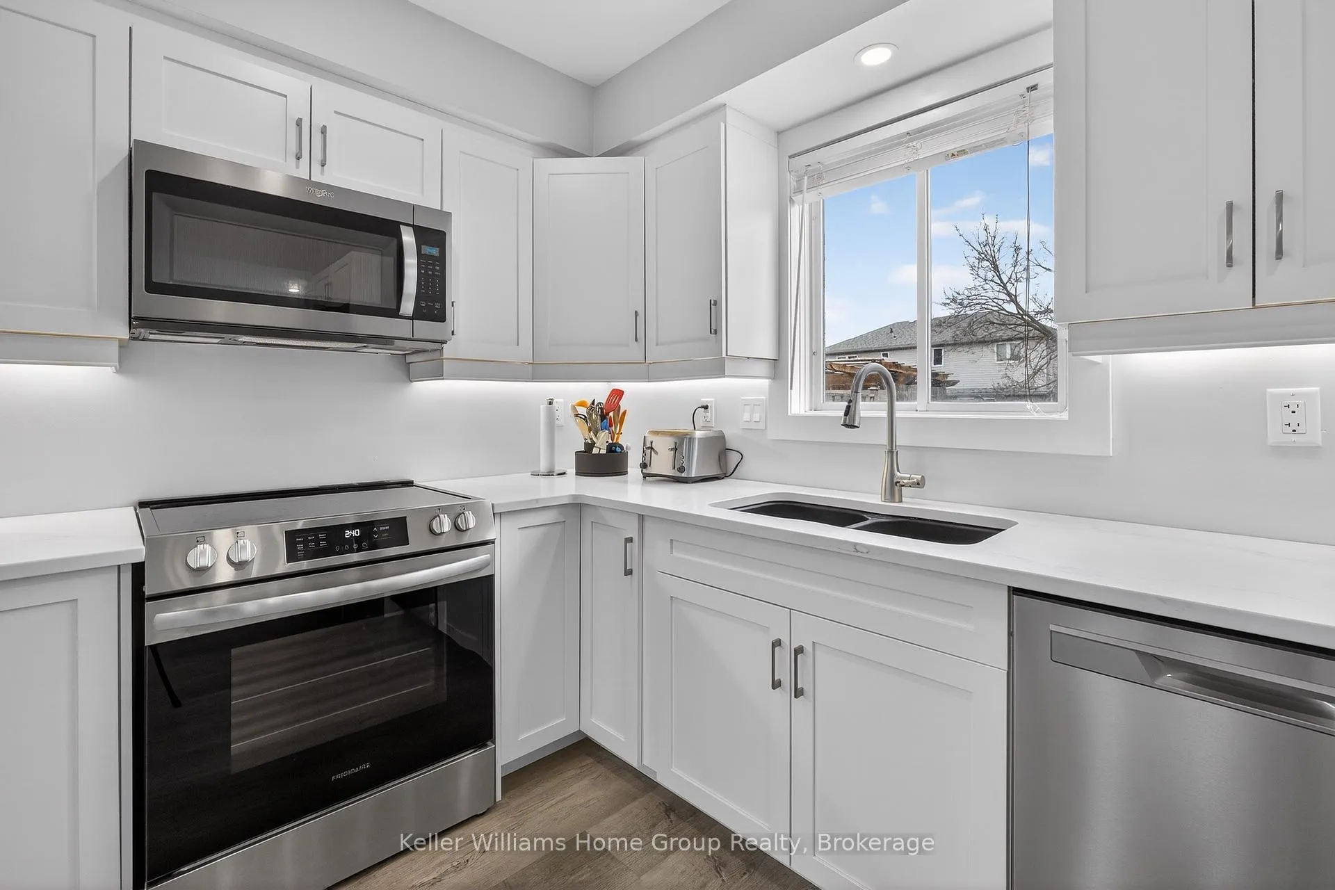 Photo 11 of 42 Freshmeadow Way, Guelph, Willow West/Sugarbush/West Acres — HOMEH