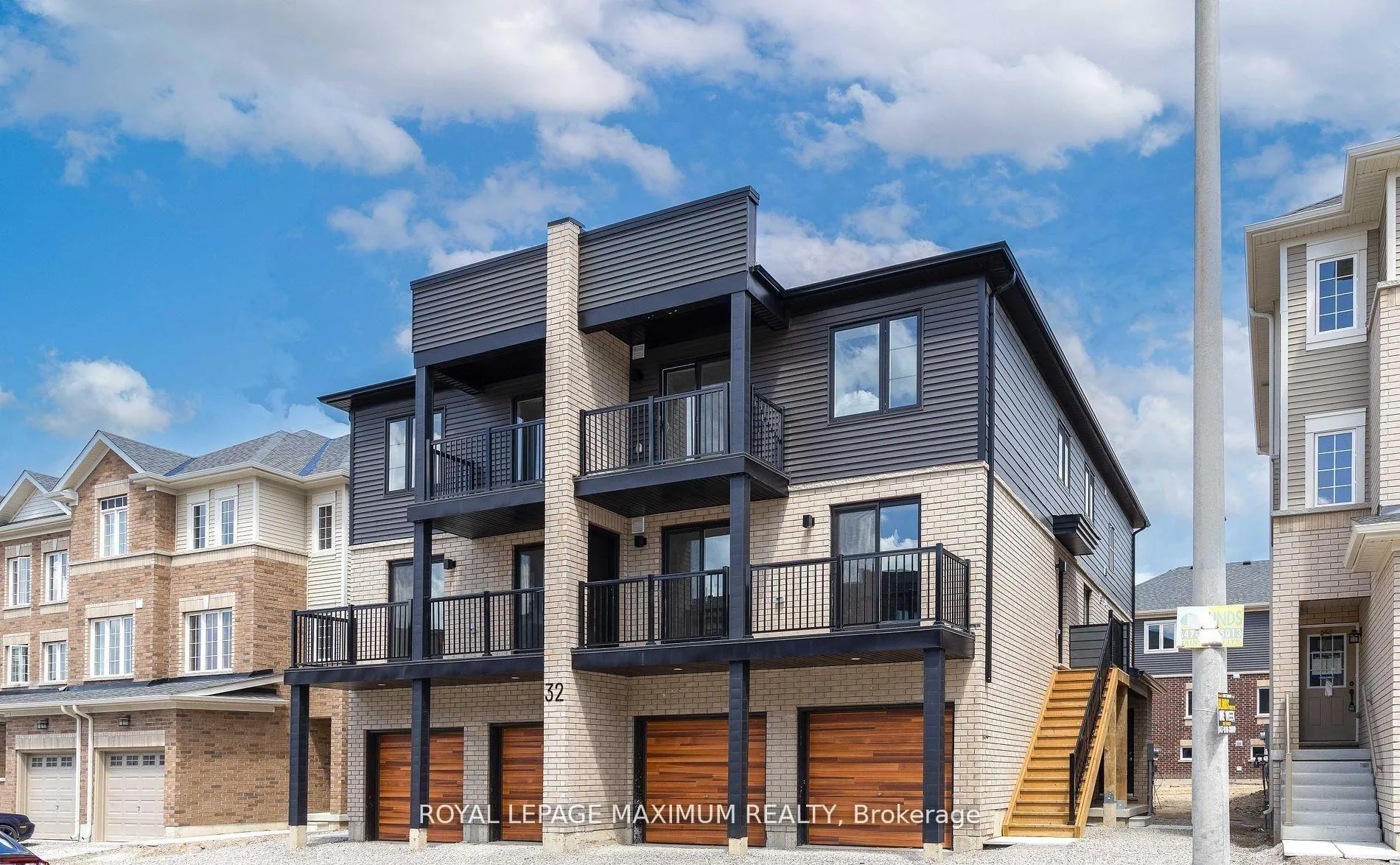 Photo 2 of Unit 4, 32 Wagon Lane, Barrie, Innis-Shore — HOMEH