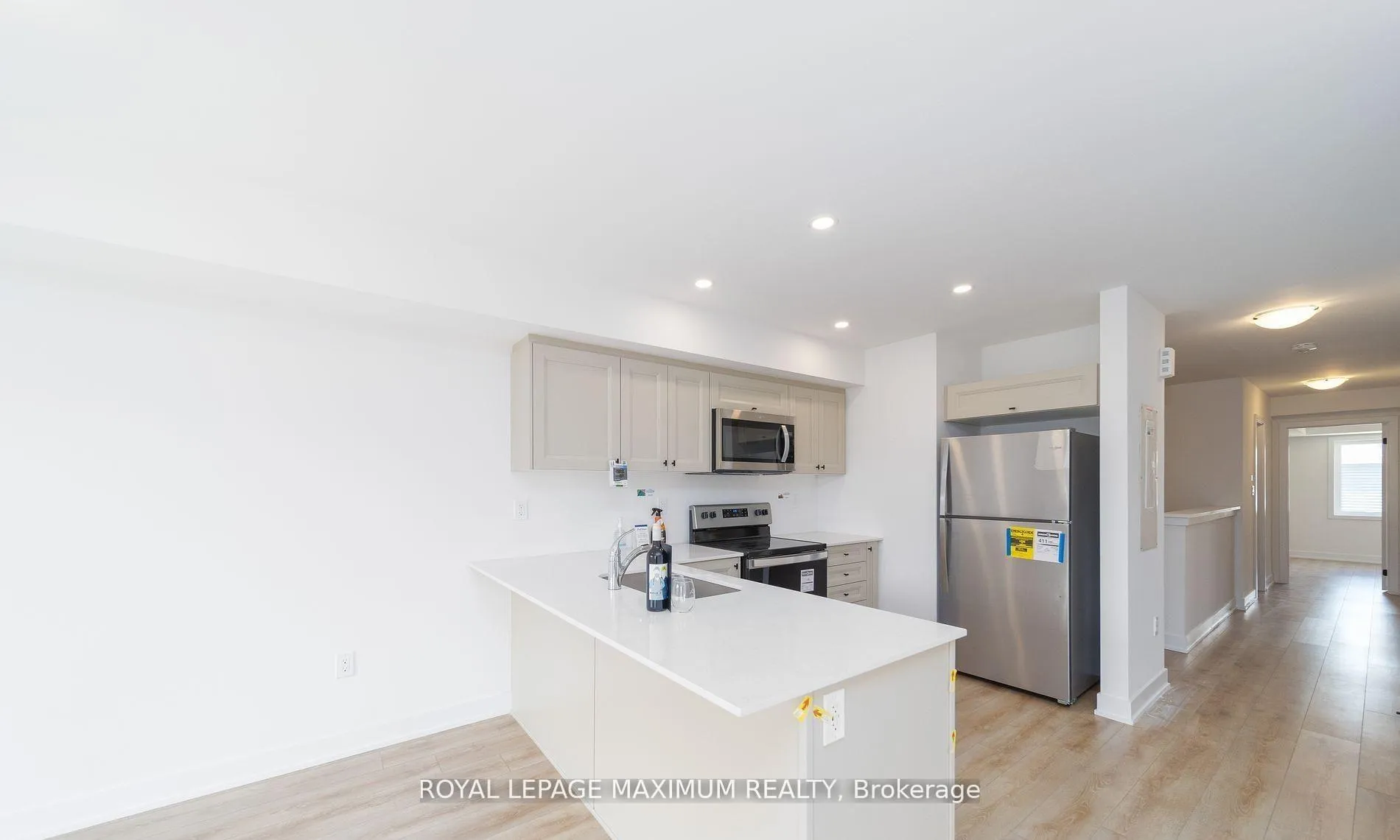 Photo 5 of Unit 4, 32 Wagon Lane, Barrie, Innis-Shore — HOMEH