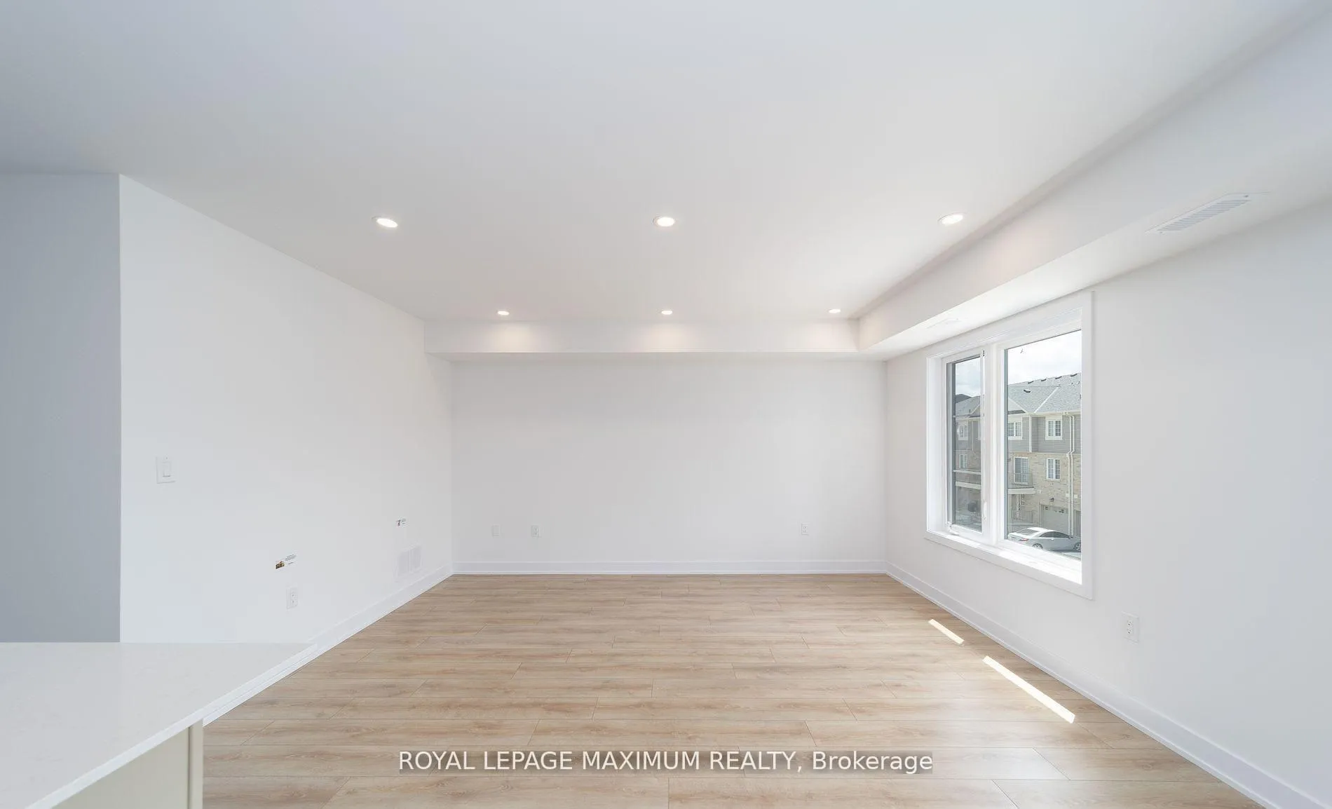 Photo 7 of Unit 4, 32 Wagon Lane, Barrie, Innis-Shore — HOMEH