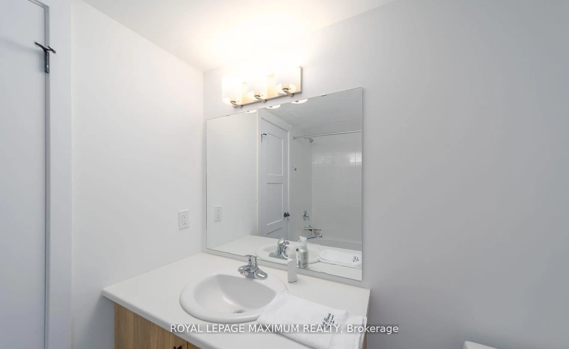 Photo 12 of Unit 4, 32 Wagon Lane, Barrie, Innis-Shore — HOMEH
