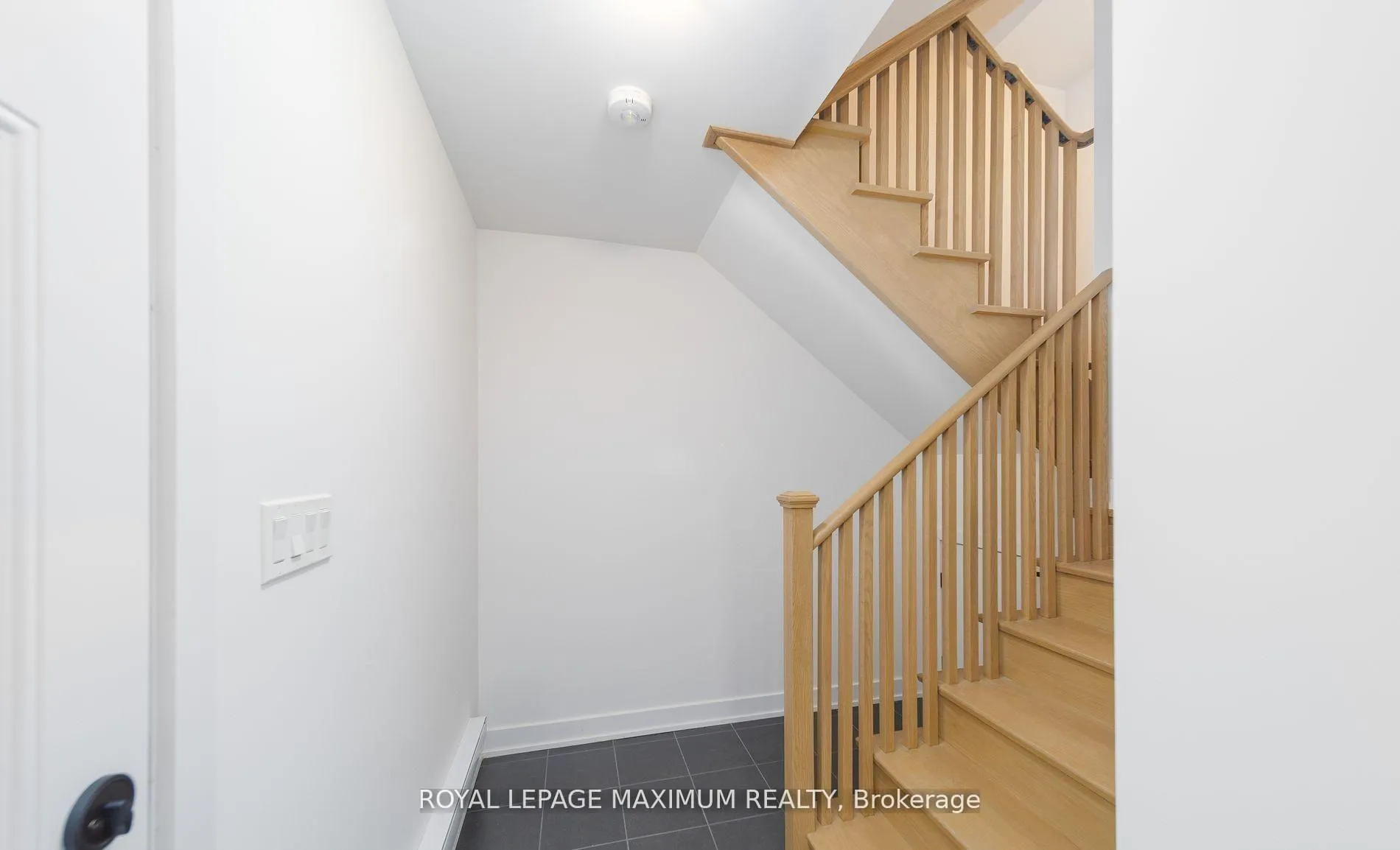 Photo 20 of Unit 4, 32 Wagon Lane, Barrie, Innis-Shore — HOMEH