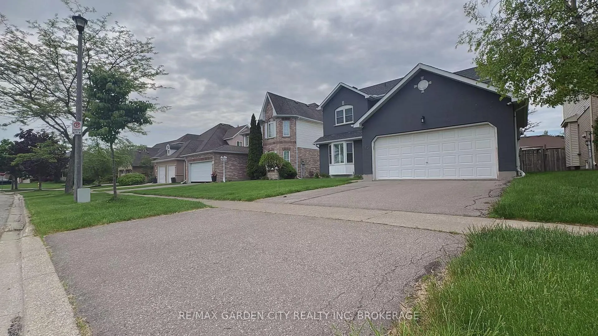 Photo 2 of 43 Westland Street, St. Catharines, Rykert/Vansickle — HOMEH