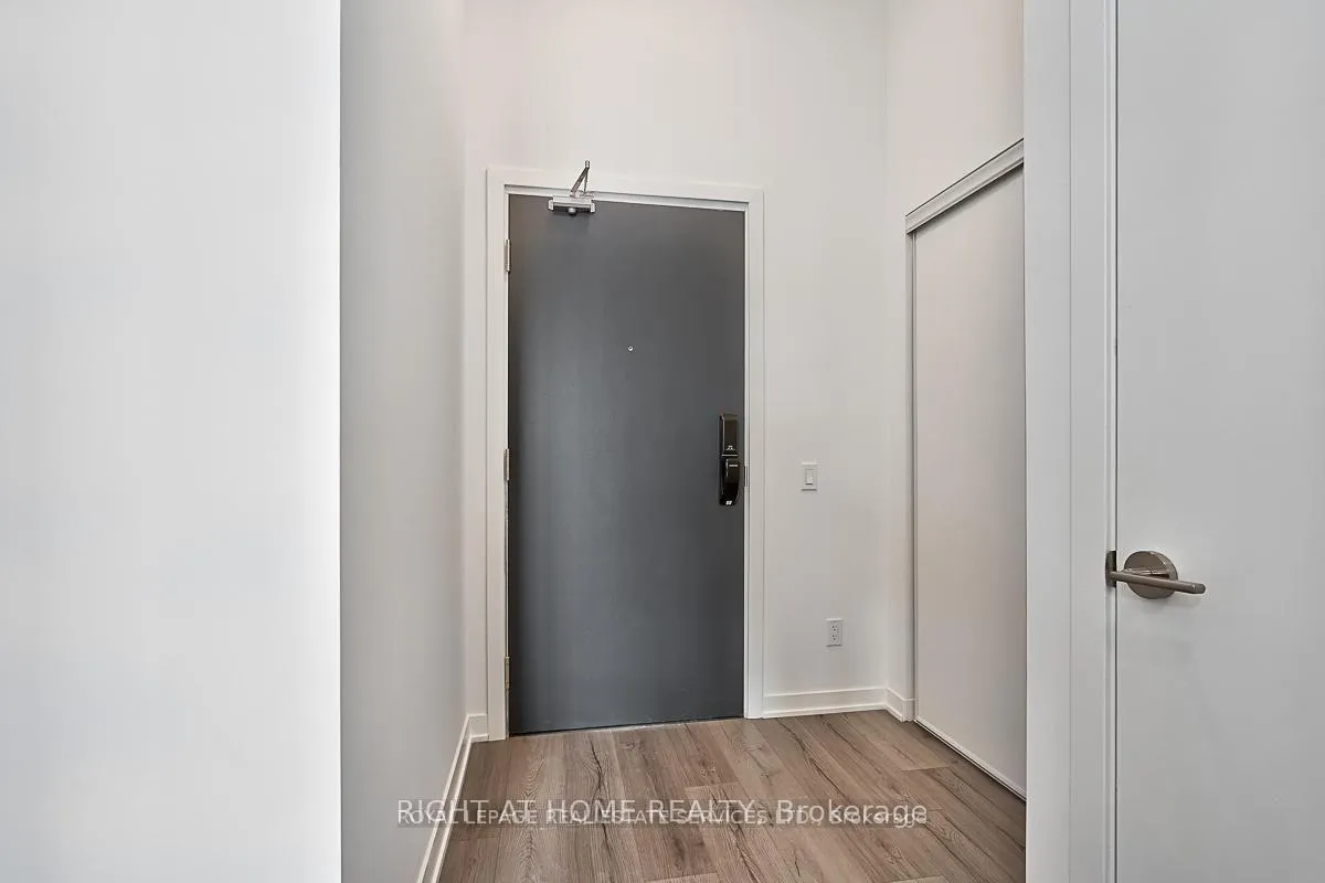 Photo 3 of Unit 101, 405 Dundas Street W, Oakville, Glenorchy — HOMEH