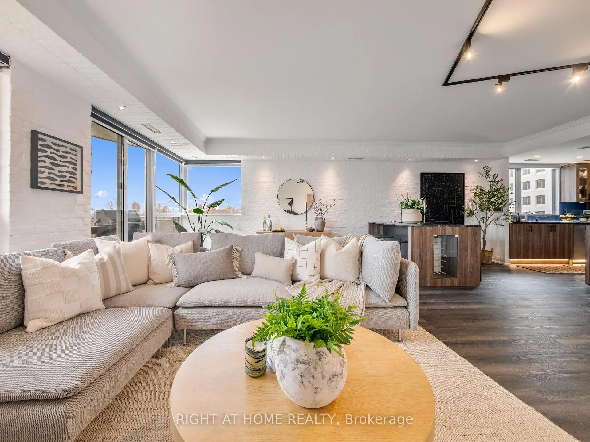 Front of Unit 705, 1430 Yonge Street