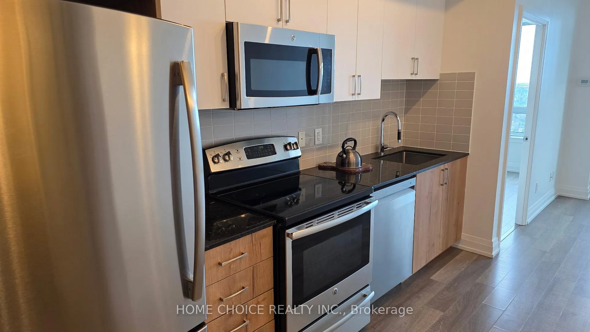 Photo 16 of Unit PH103, 7165 Yonge Street, Markham, Grandview — HOMEH