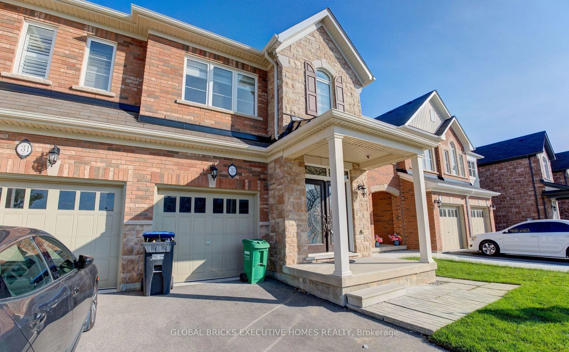 Photo 2 of 33 Antibes Drive, Brampton, Credit Valley — HOMEH