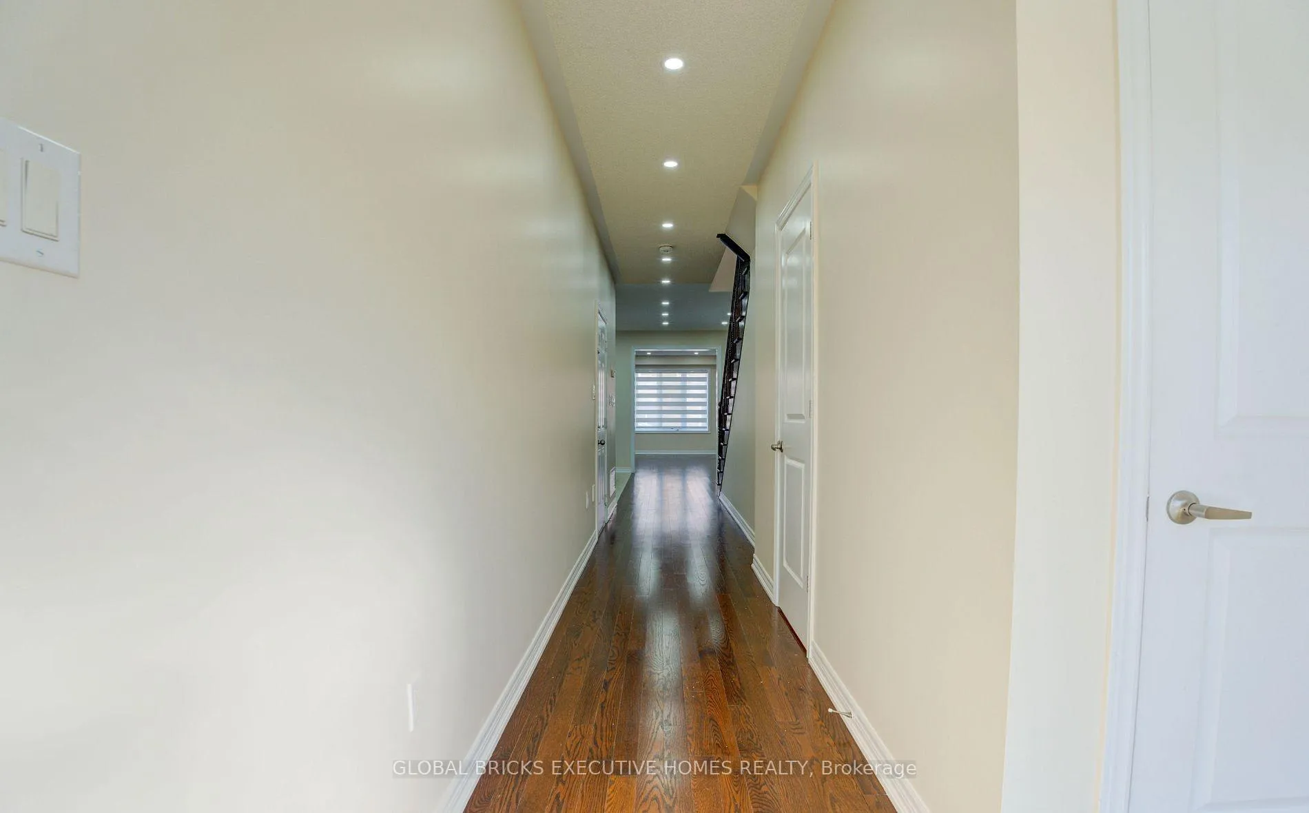 Photo 6 of 33 Antibes Drive, Brampton, Credit Valley — HOMEH