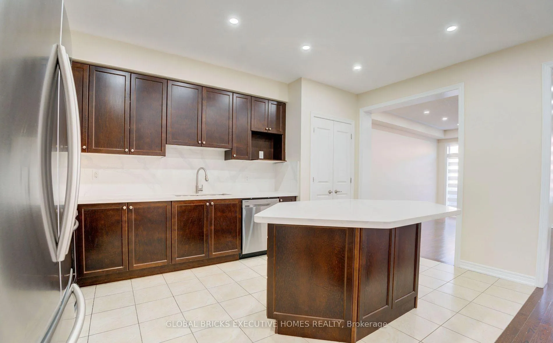 Photo 10 of 33 Antibes Drive, Brampton, Credit Valley — HOMEH