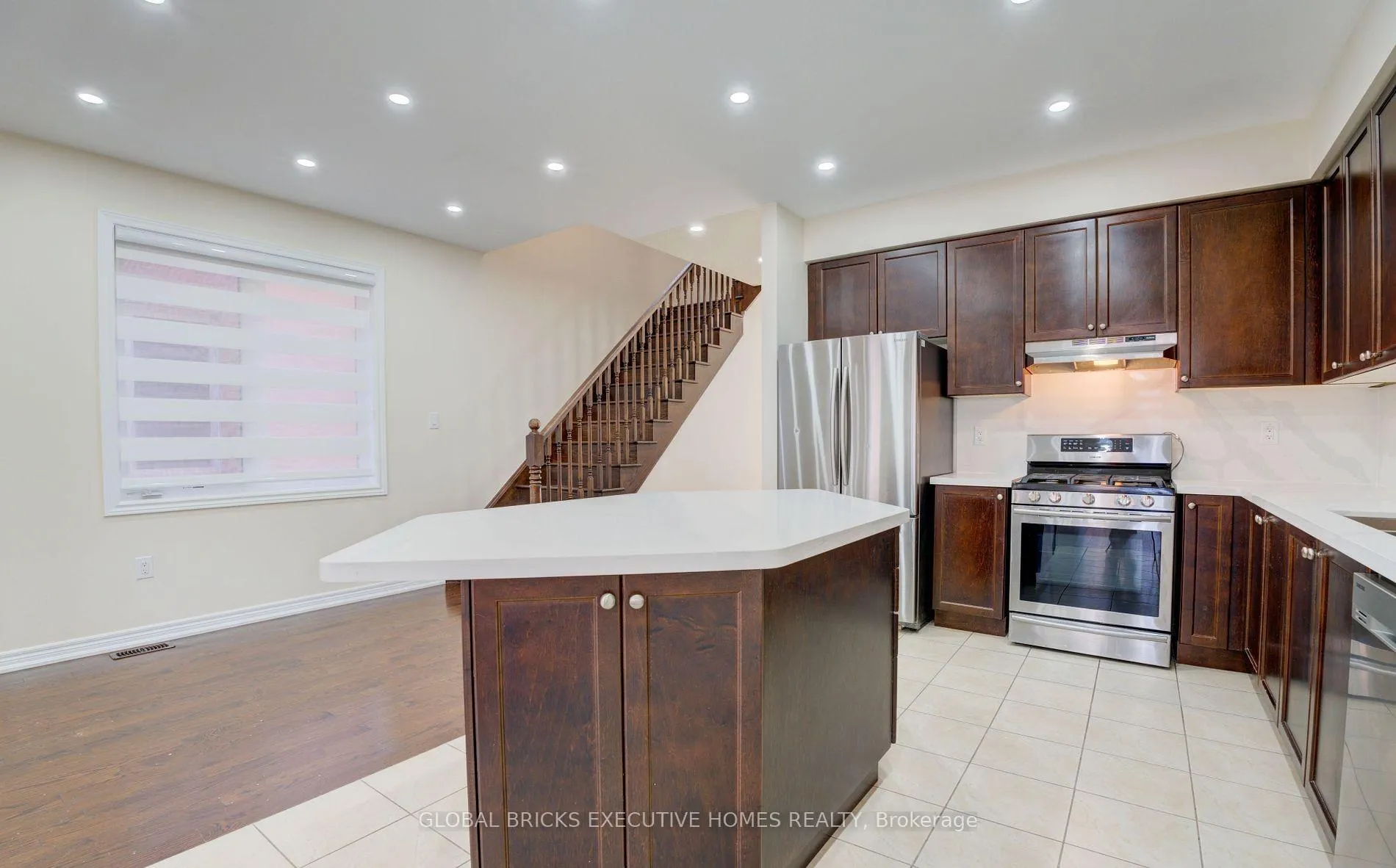 Photo 11 of 33 Antibes Drive, Brampton, Credit Valley — HOMEH
