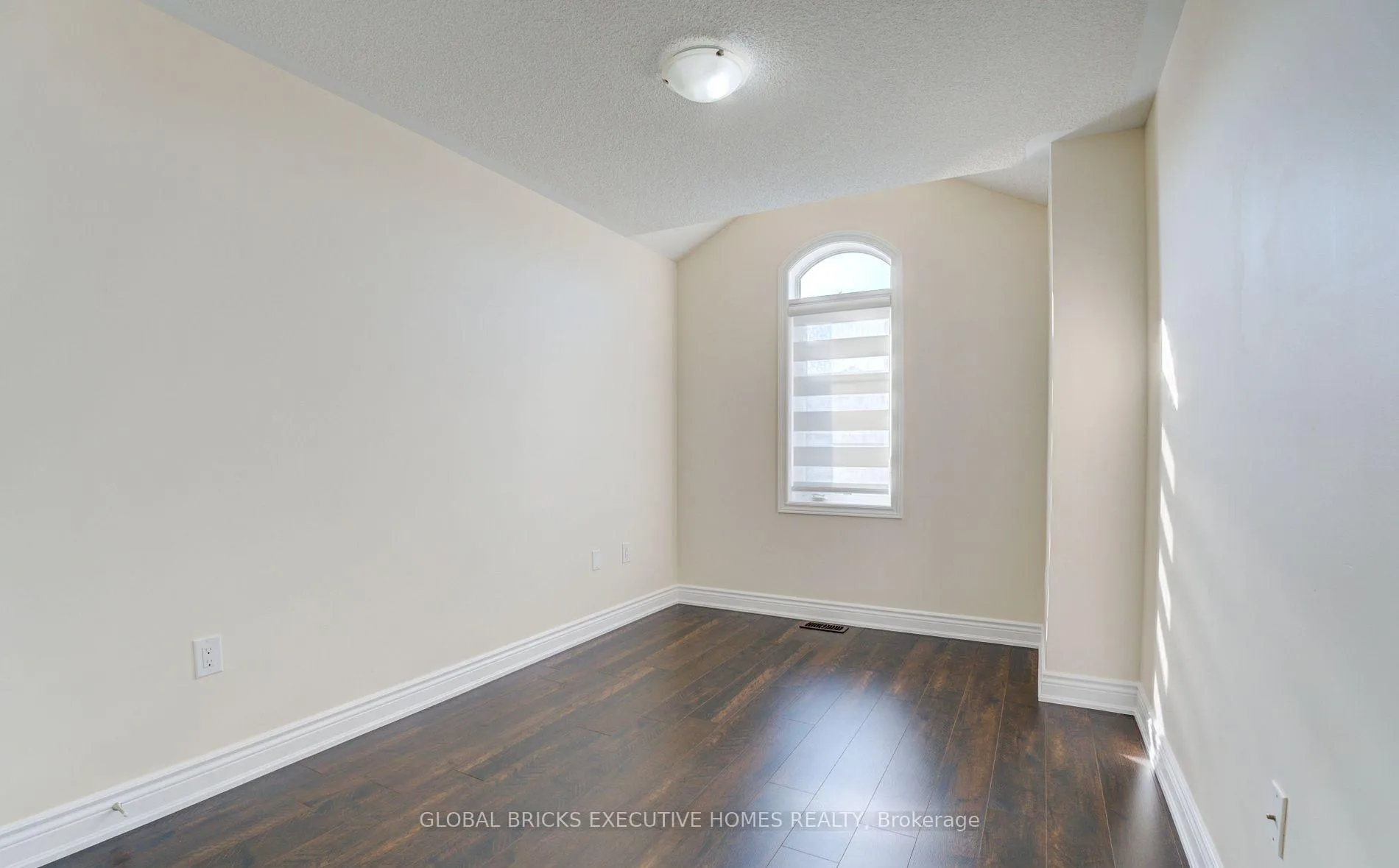 Photo 20 of 33 Antibes Drive, Brampton, Credit Valley — HOMEH