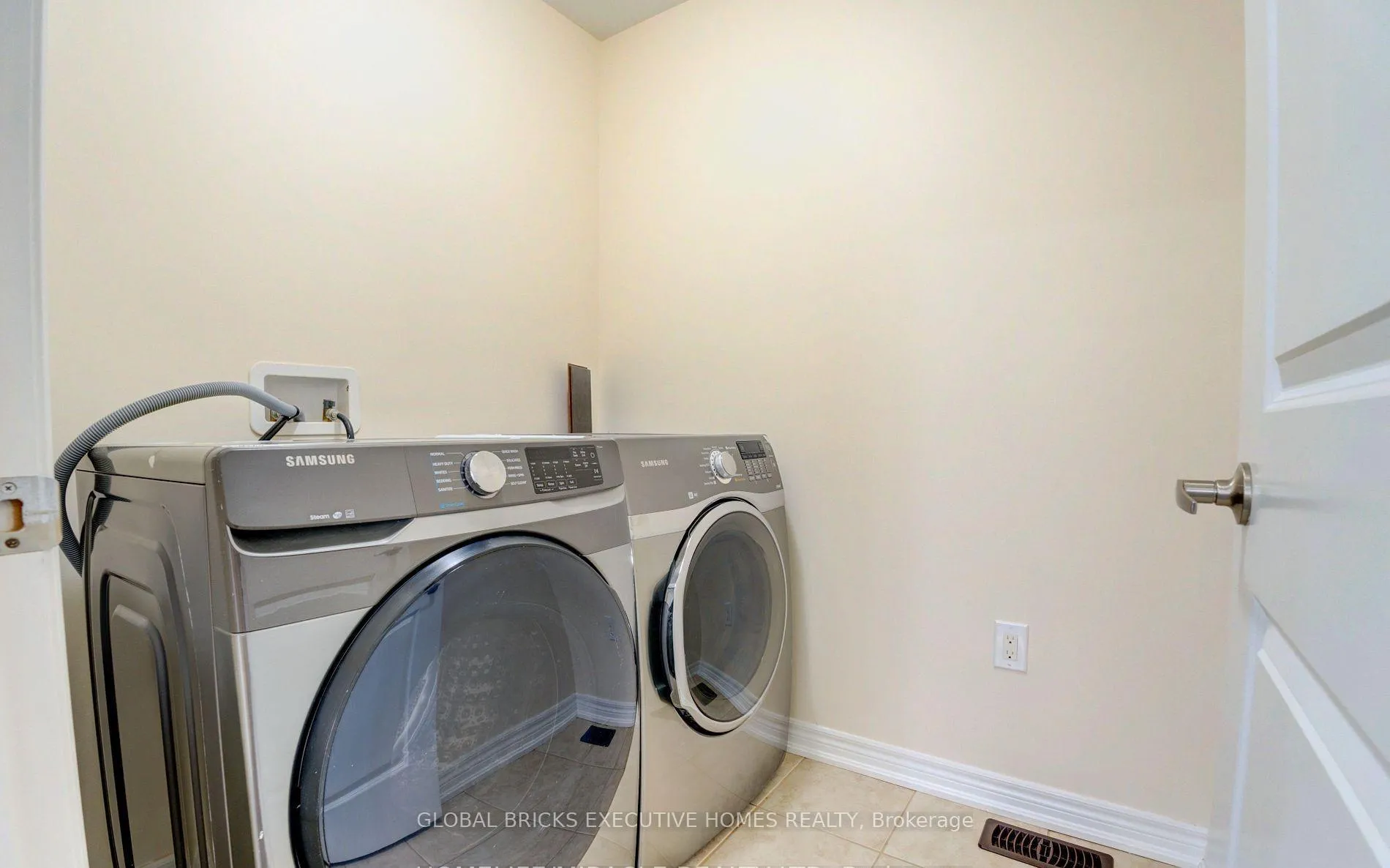 Photo 24 of 33 Antibes Drive, Brampton, Credit Valley — HOMEH