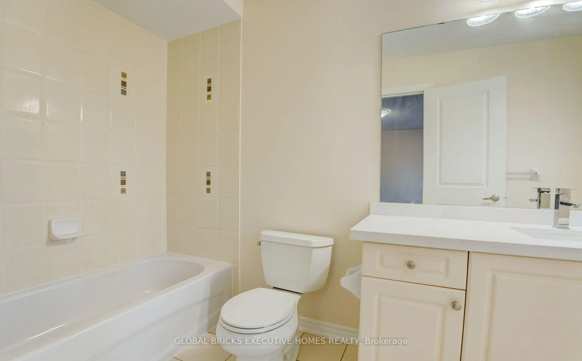Photo 26 of 33 Antibes Drive, Brampton, Credit Valley — HOMEH