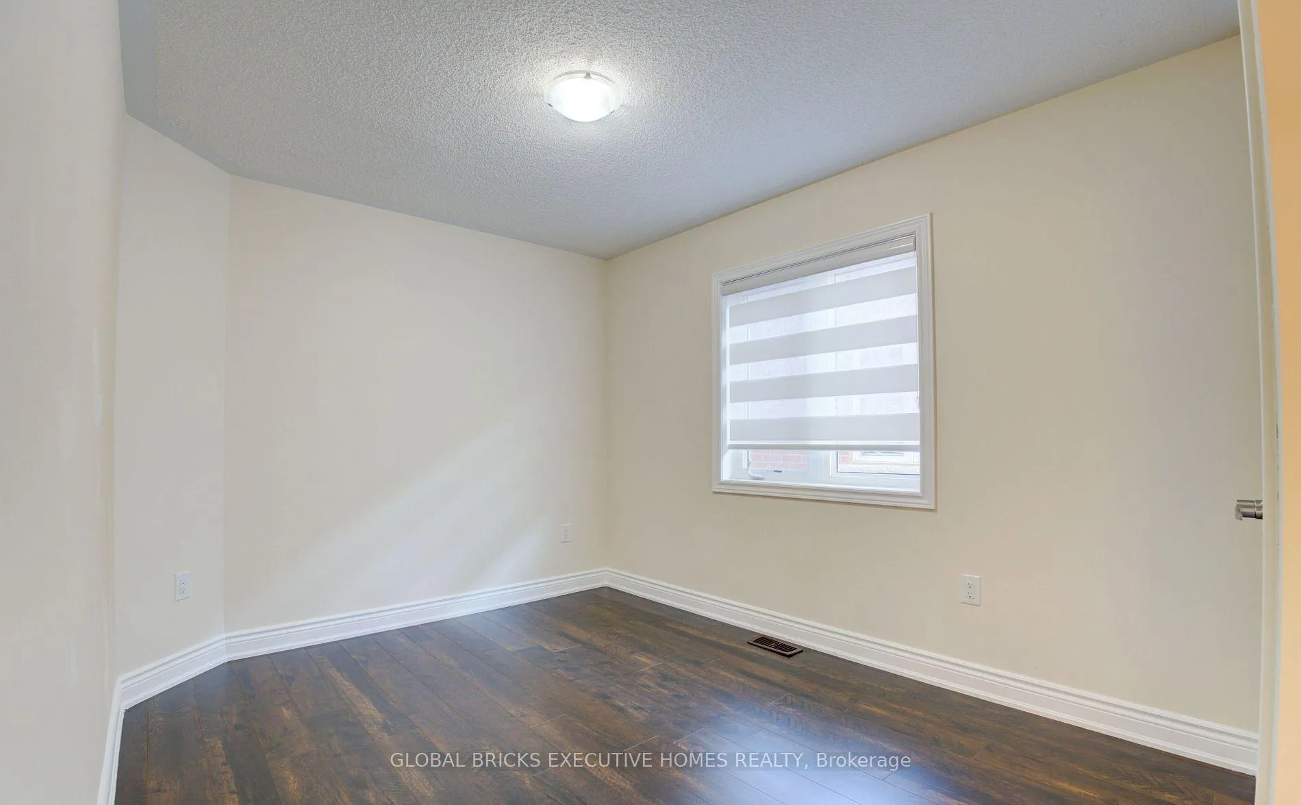 Photo 28 of 33 Antibes Drive, Brampton, Credit Valley — HOMEH