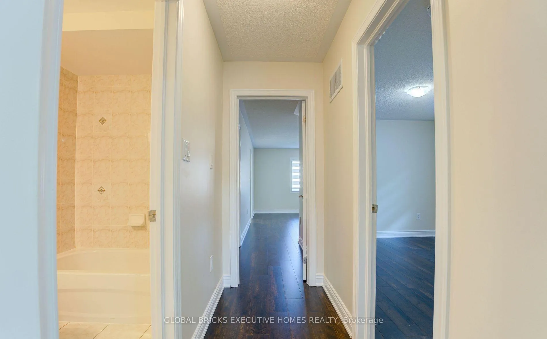 Photo 30 of 33 Antibes Drive, Brampton, Credit Valley — HOMEH