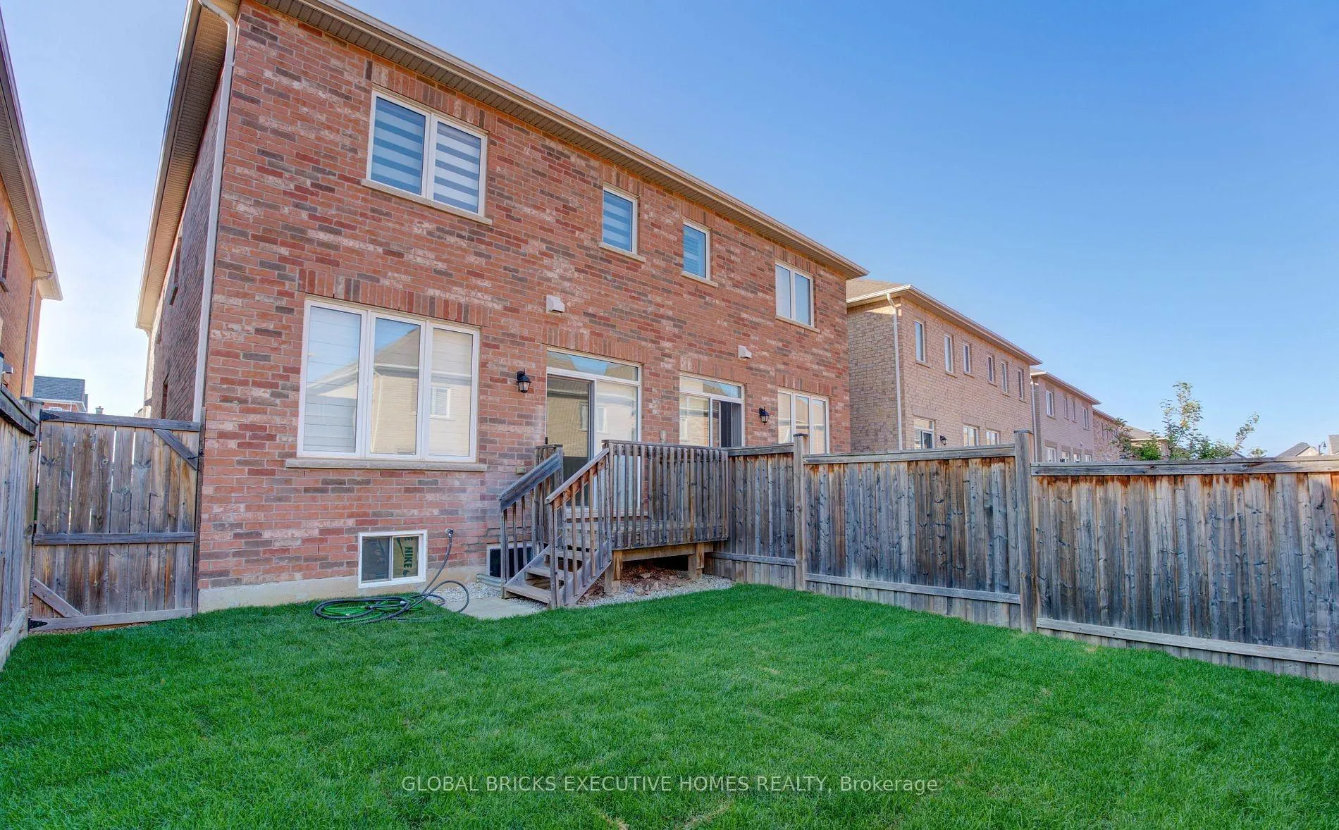 Photo 38 of 33 Antibes Drive, Brampton, Credit Valley — HOMEH