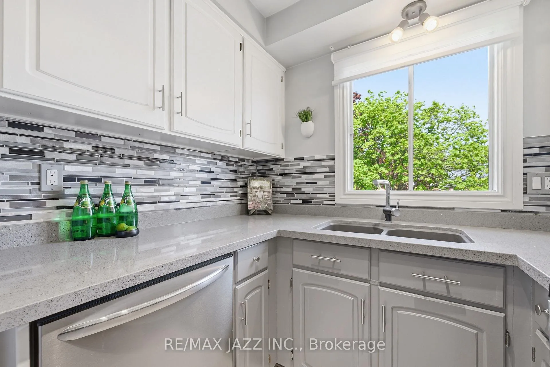 Photo 10 of 50 Hartsfield Drive, Clarington, Courtice — HOMEH