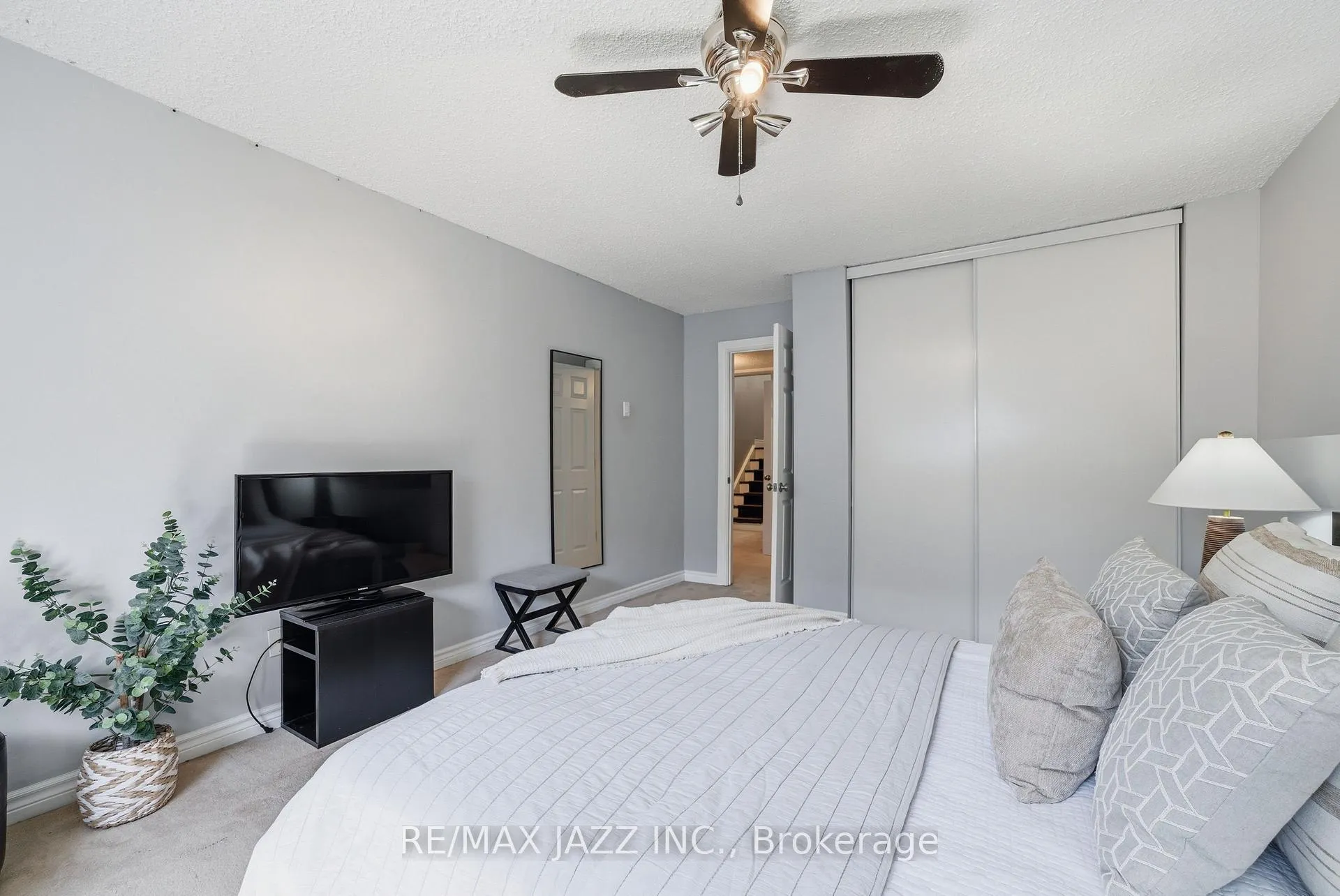 Photo 24 of 50 Hartsfield Drive, Clarington, Courtice — HOMEH