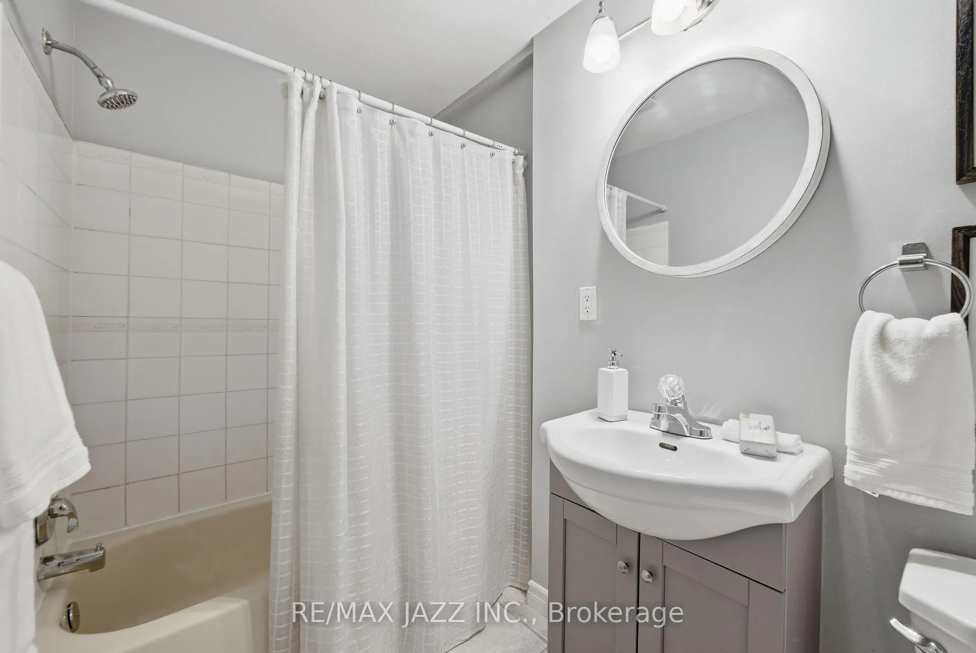 Photo 27 of 50 Hartsfield Drive, Clarington, Courtice — HOMEH
