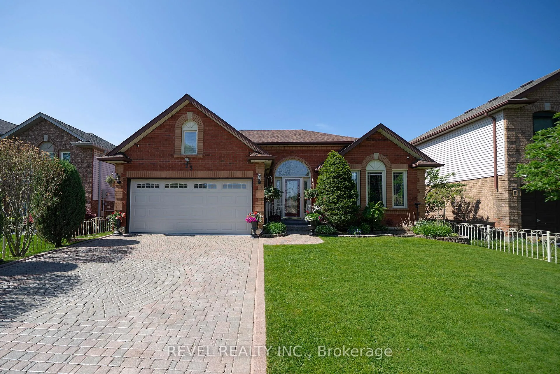 Photo 2 of 25 Maplecrest Lane, Brantford — HOMEH