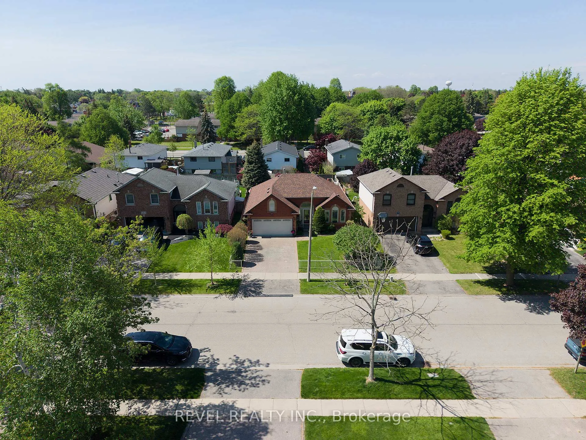 Photo 4 of 25 Maplecrest Lane, Brantford — HOMEH