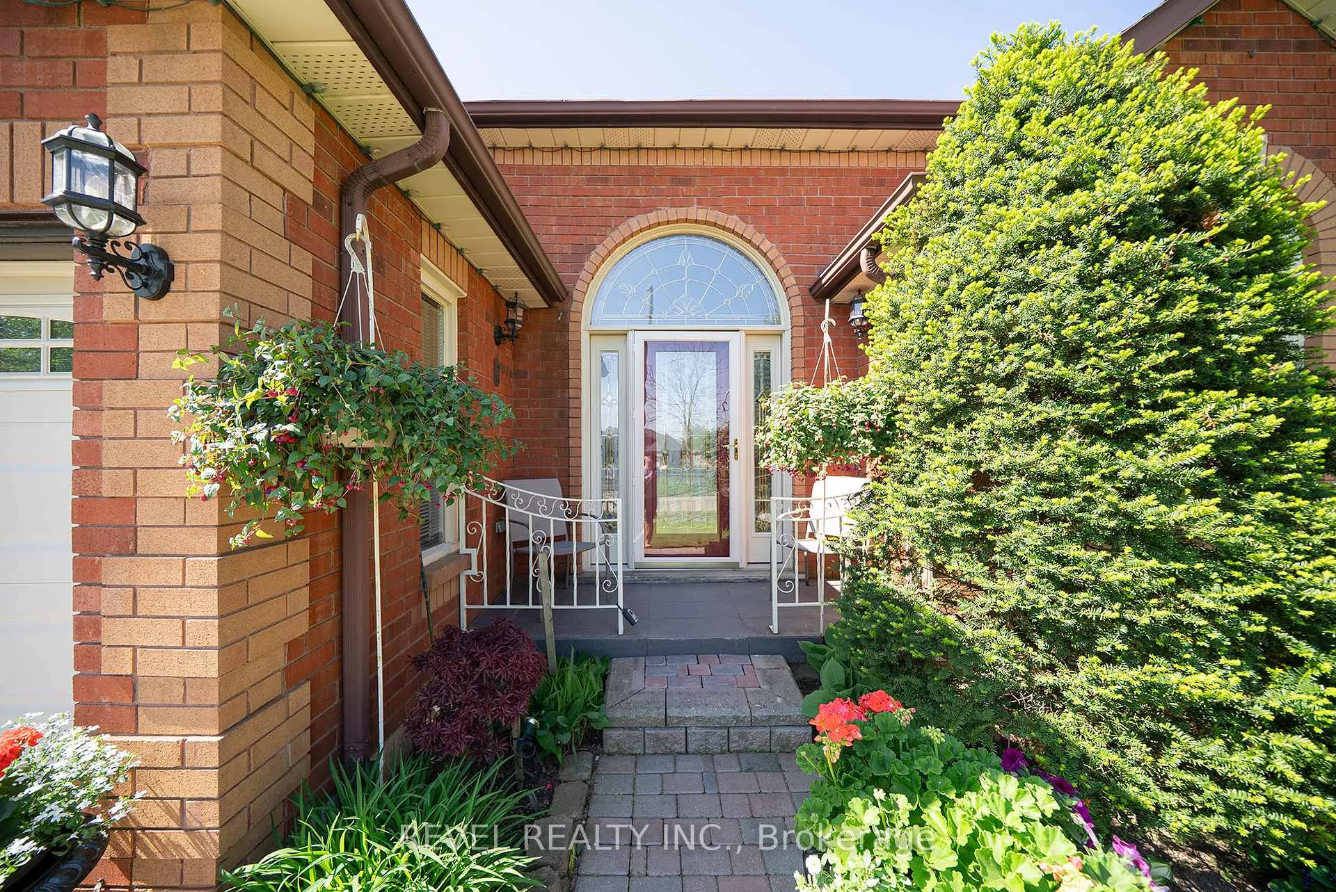 Photo 5 of 25 Maplecrest Lane, Brantford — HOMEH