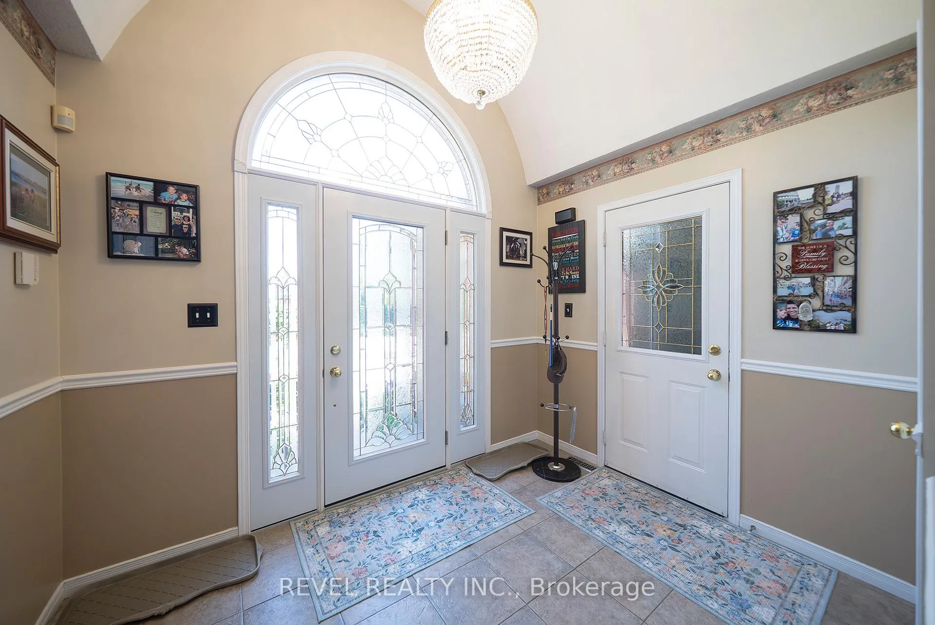 Photo 6 of 25 Maplecrest Lane, Brantford — HOMEH