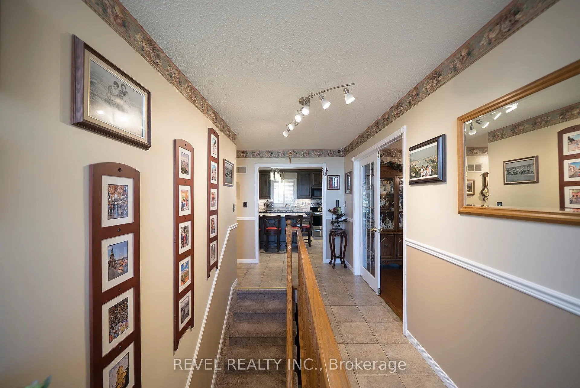 Photo 7 of 25 Maplecrest Lane, Brantford — HOMEH