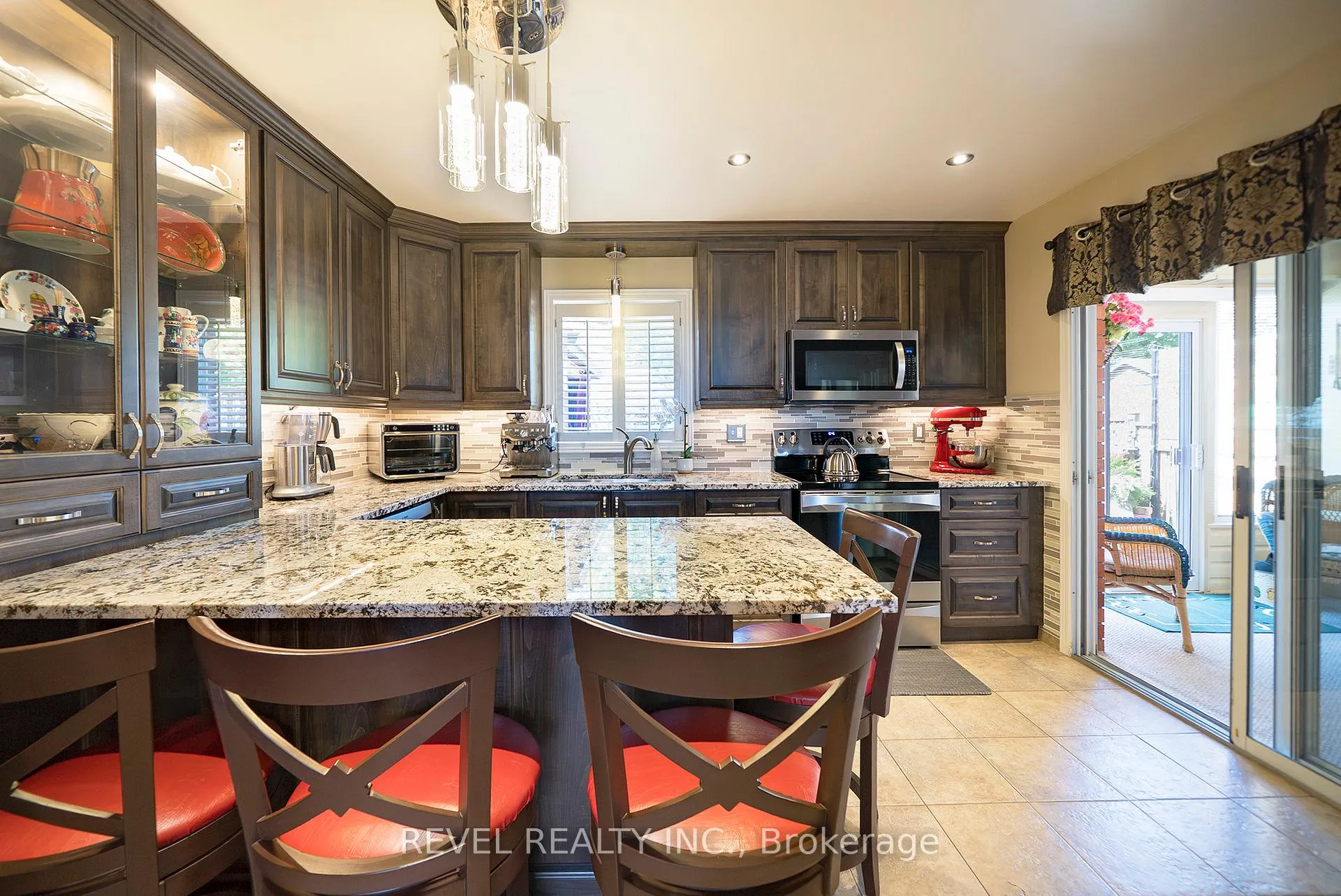 Photo 8 of 25 Maplecrest Lane, Brantford — HOMEH
