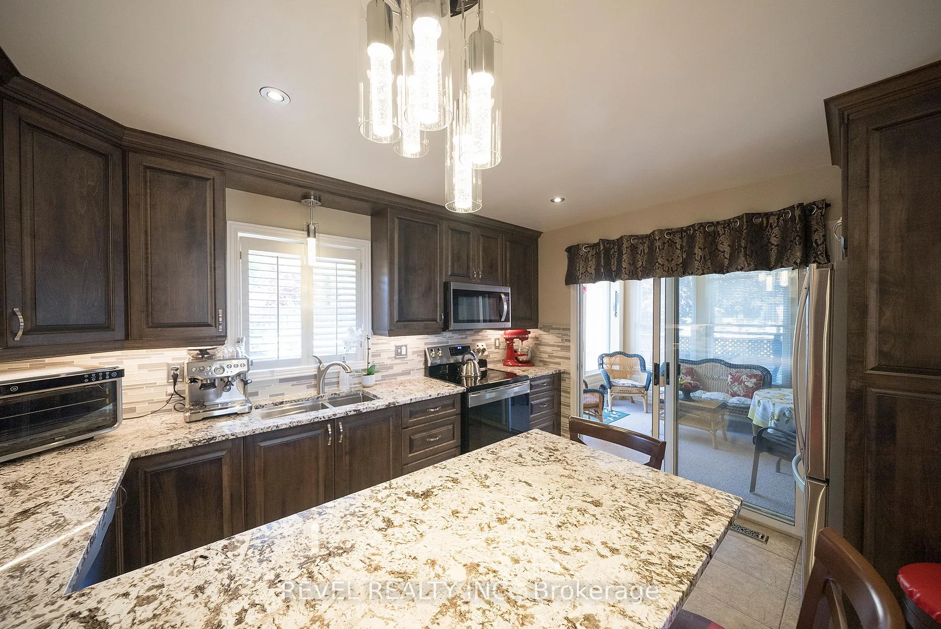 Photo 9 of 25 Maplecrest Lane, Brantford — HOMEH