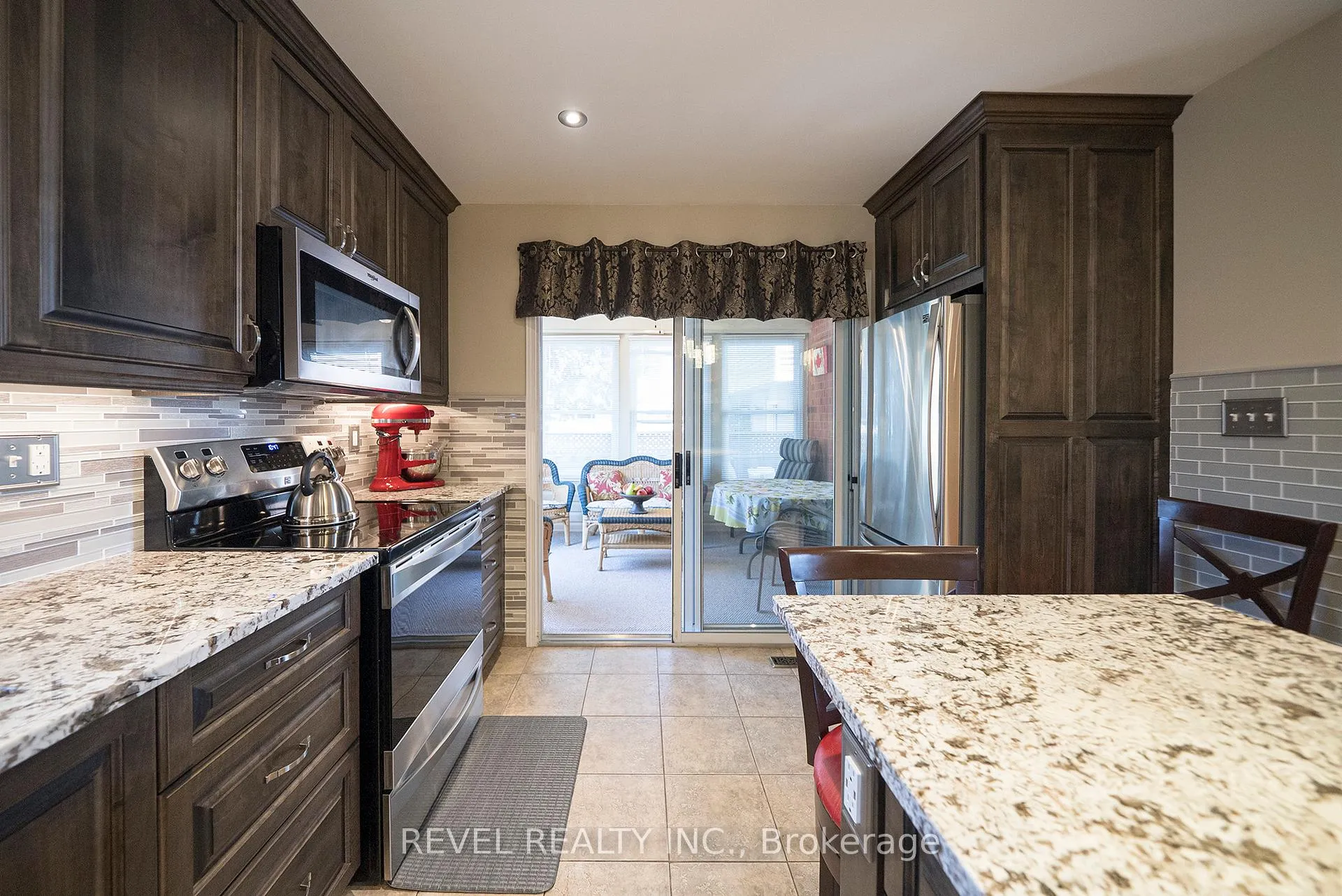 Photo 11 of 25 Maplecrest Lane, Brantford — HOMEH