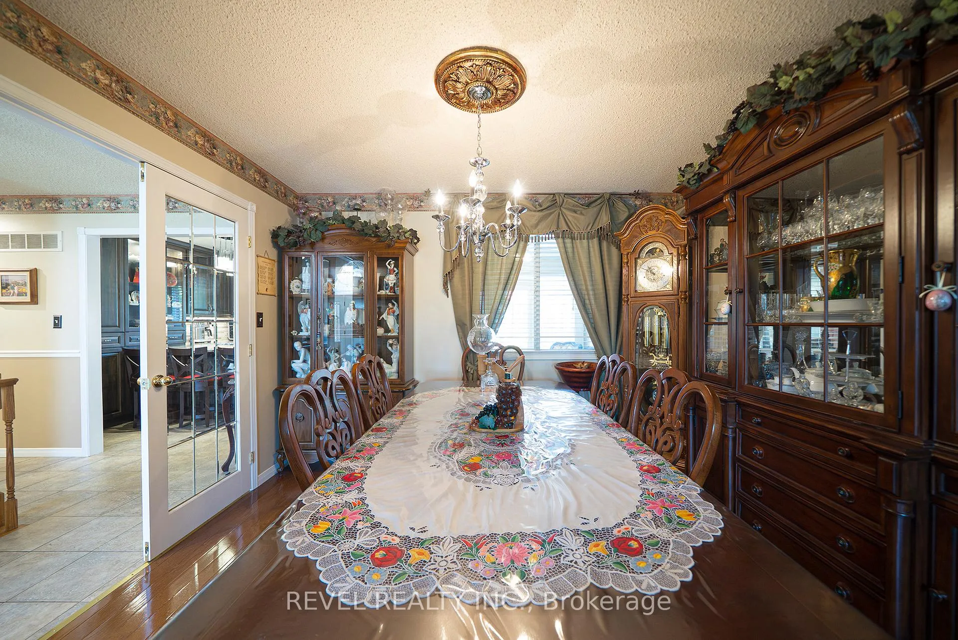 Photo 13 of 25 Maplecrest Lane, Brantford — HOMEH