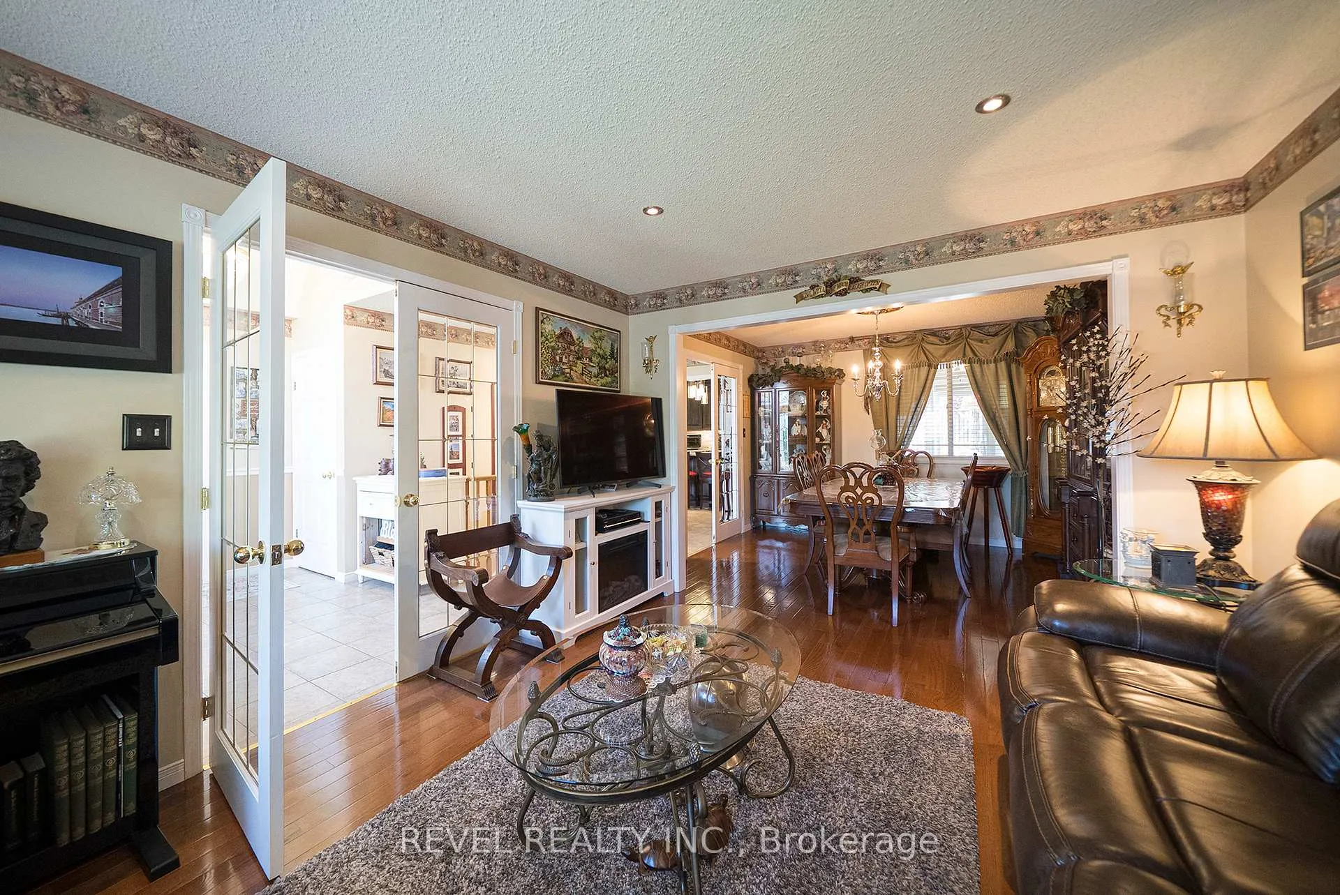 Photo 16 of 25 Maplecrest Lane, Brantford — HOMEH