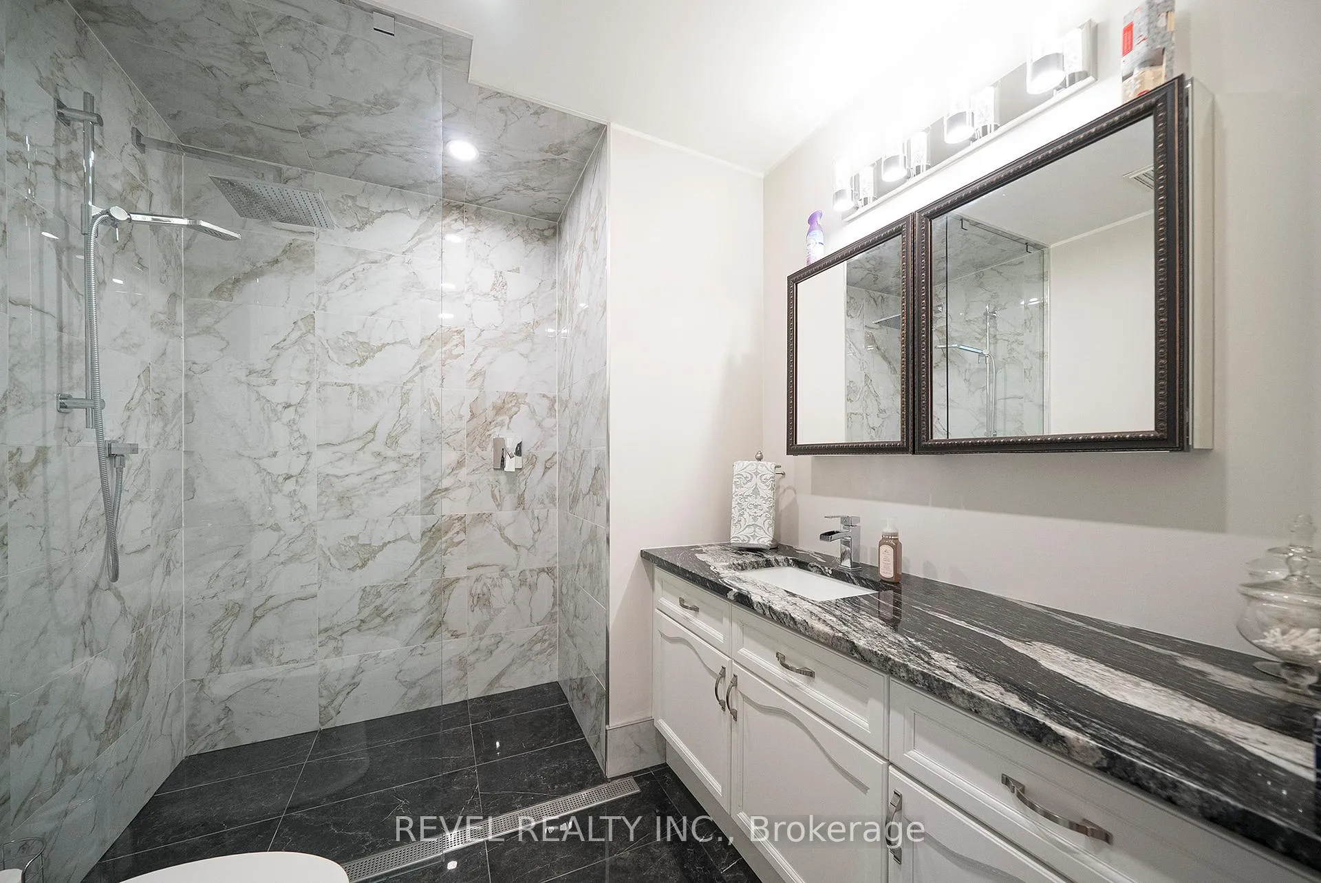 Photo 17 of 25 Maplecrest Lane, Brantford — HOMEH