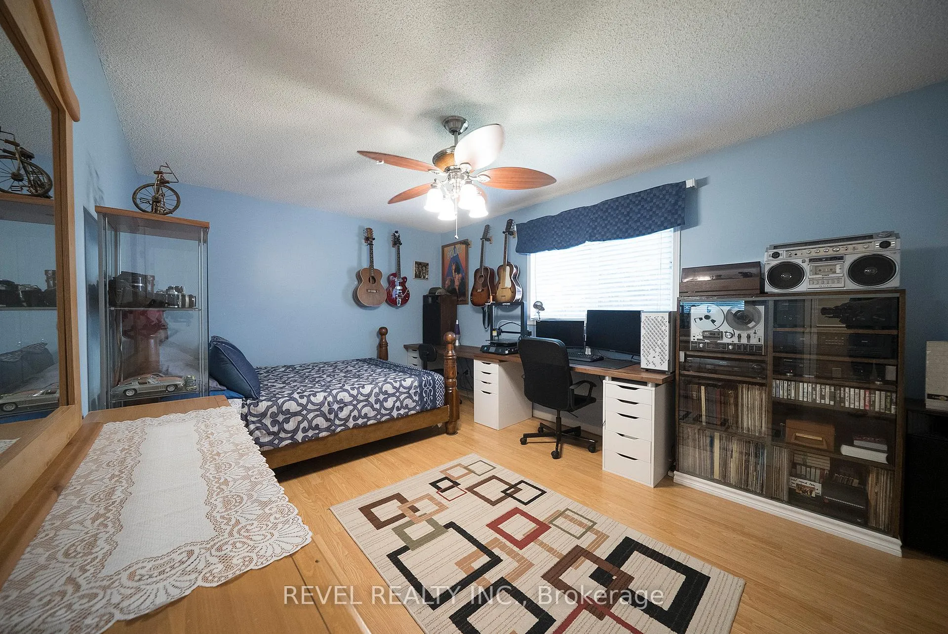 Photo 18 of 25 Maplecrest Lane, Brantford — HOMEH