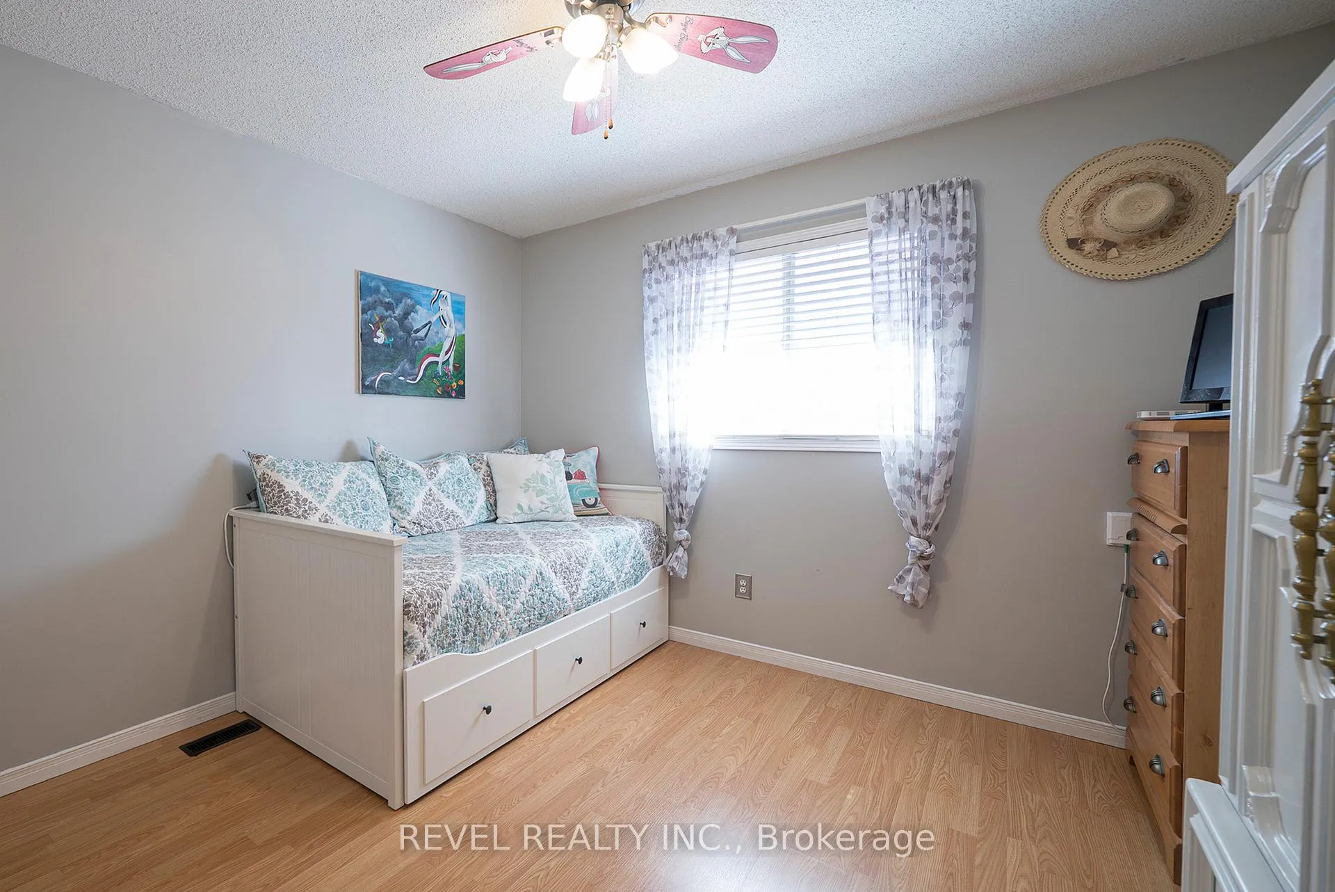 Photo 20 of 25 Maplecrest Lane, Brantford — HOMEH