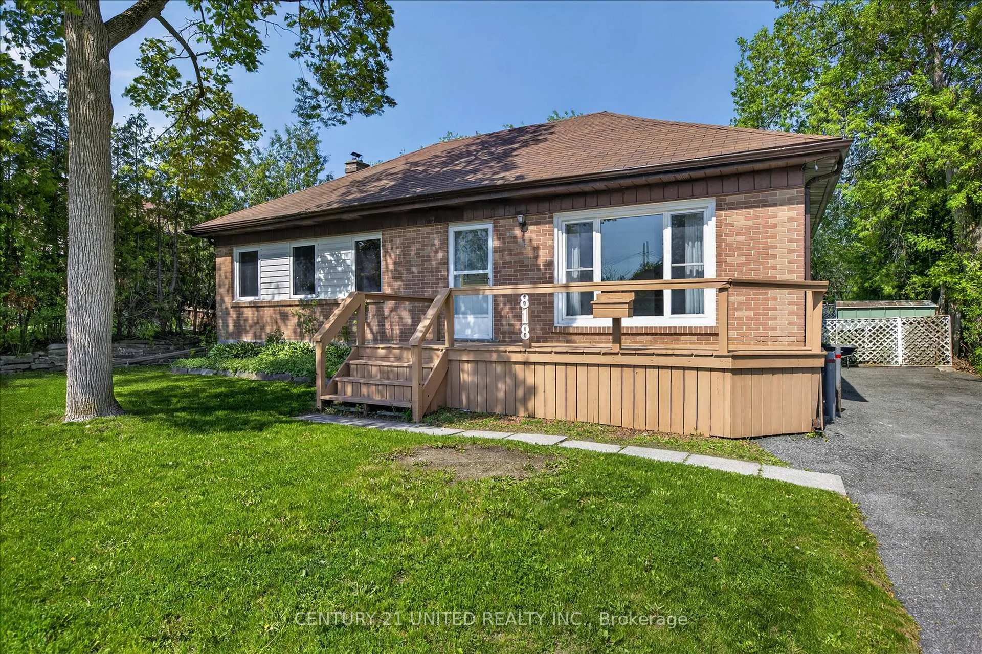 Photo 2 of 818 Rishor Crescent, Peterborough, Northcrest Ward 5 — HOMEH