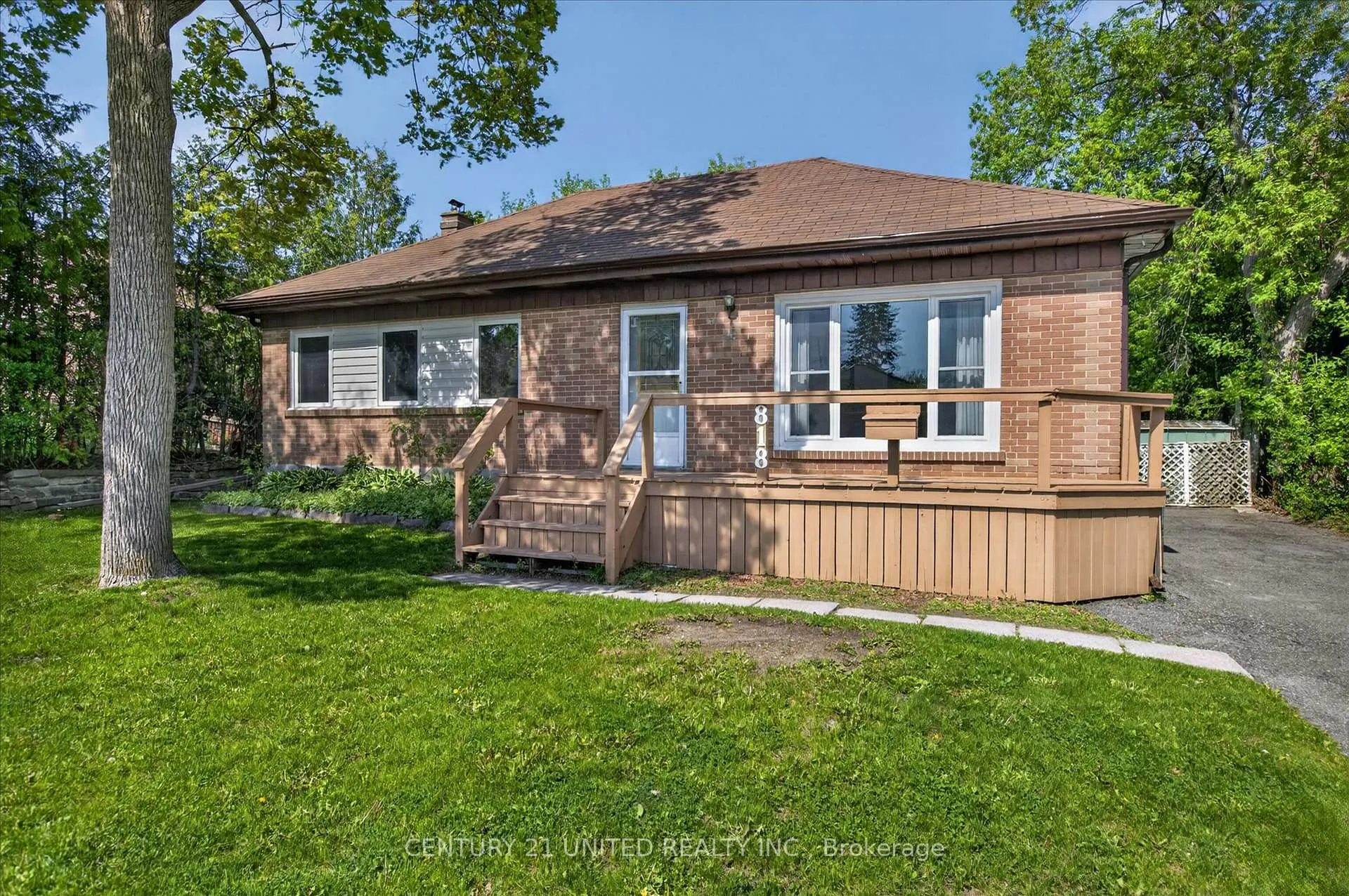 Photo 5 of 818 Rishor Crescent, Peterborough, Northcrest Ward 5 — HOMEH