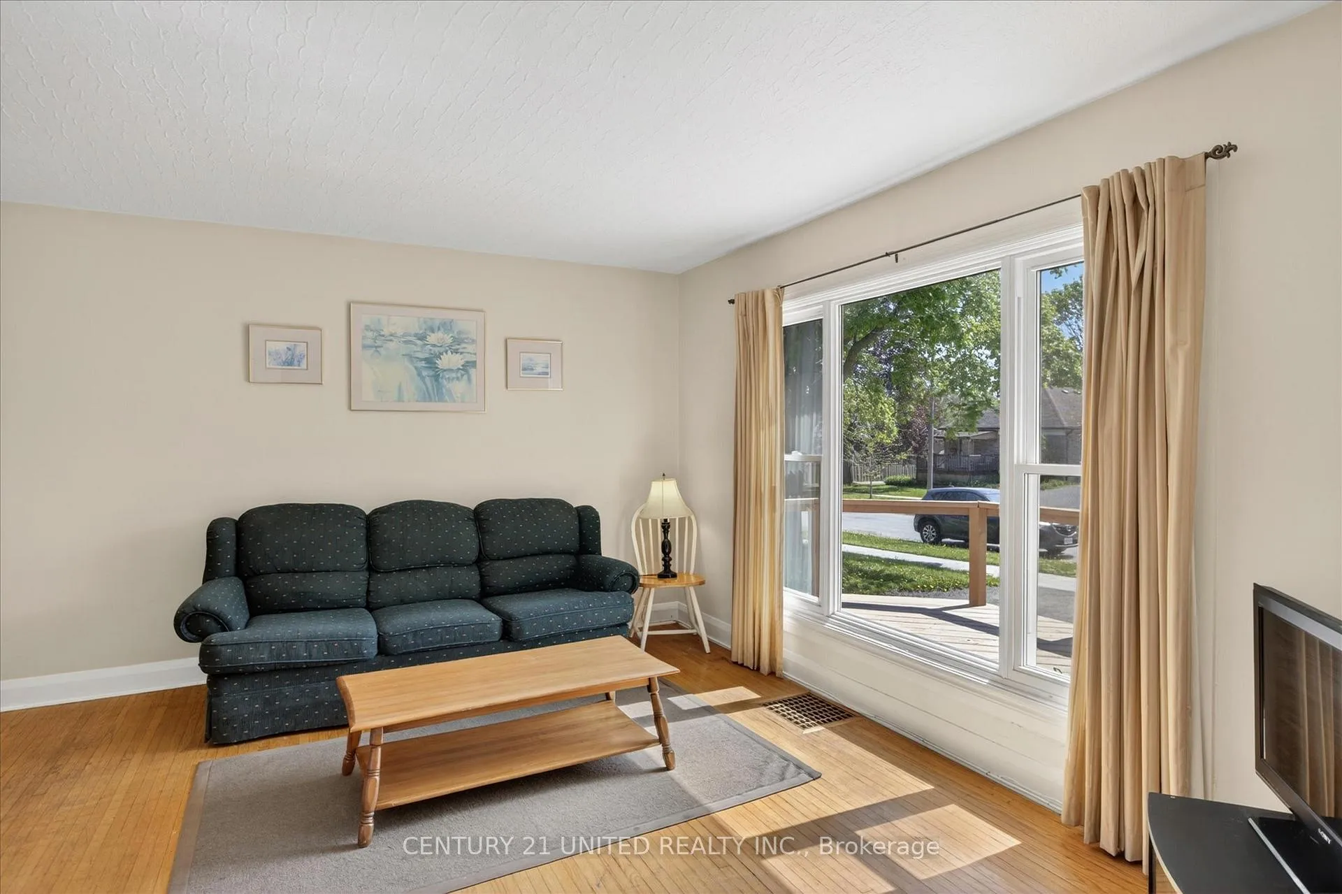 Photo 8 of 818 Rishor Crescent, Peterborough, Northcrest Ward 5 — HOMEH