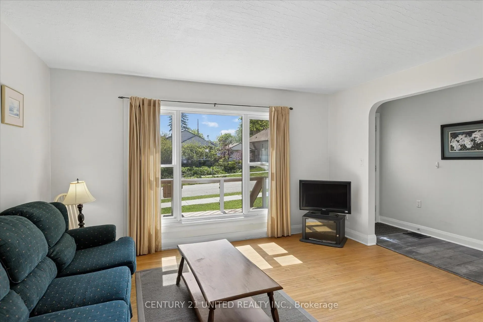 Photo 9 of 818 Rishor Crescent, Peterborough, Northcrest Ward 5 — HOMEH
