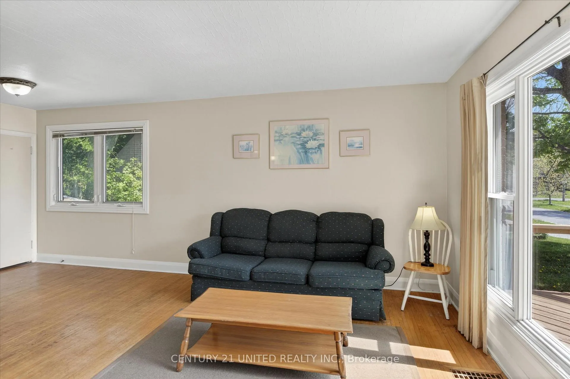 Photo 12 of 818 Rishor Crescent, Peterborough, Northcrest Ward 5 — HOMEH
