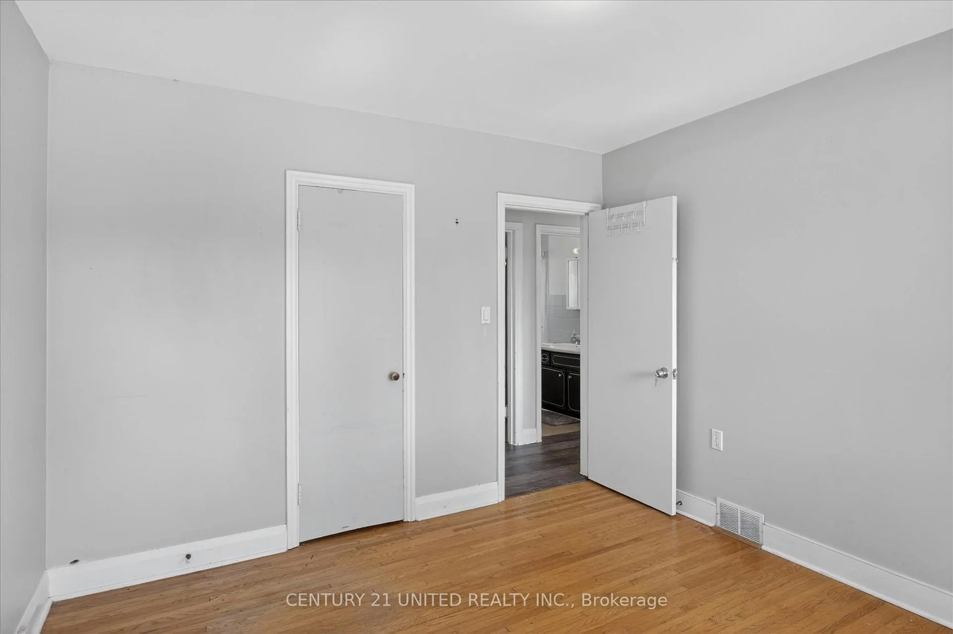 Photo 23 of 818 Rishor Crescent, Peterborough, Northcrest Ward 5 — HOMEH