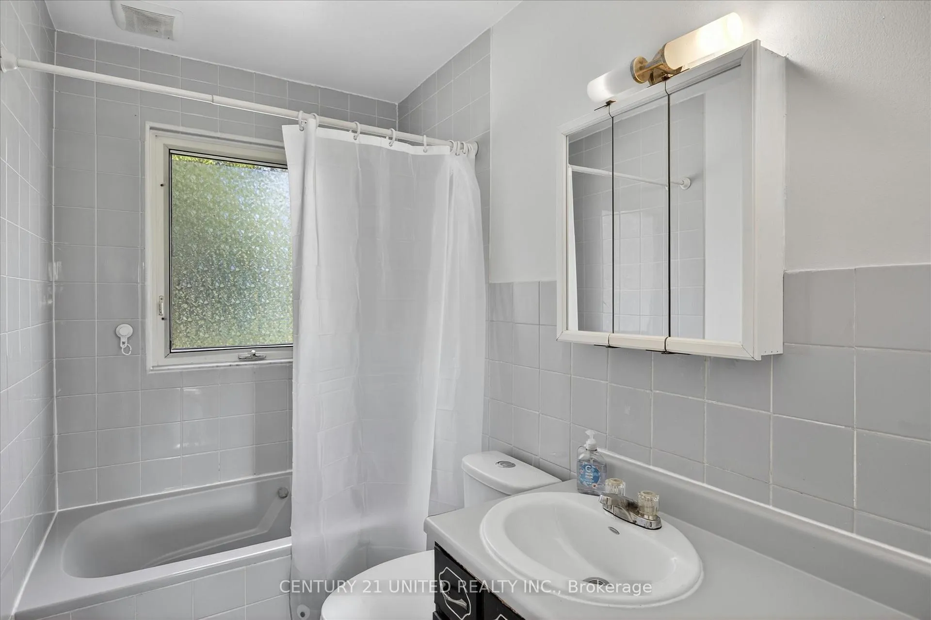 Photo 24 of 818 Rishor Crescent, Peterborough, Northcrest Ward 5 — HOMEH
