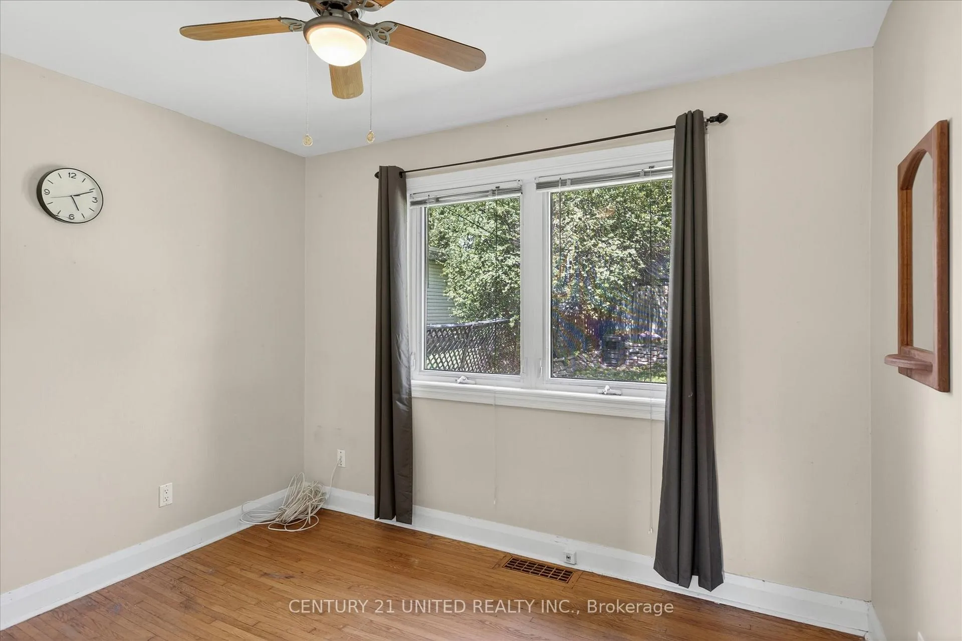 Photo 25 of 818 Rishor Crescent, Peterborough, Northcrest Ward 5 — HOMEH