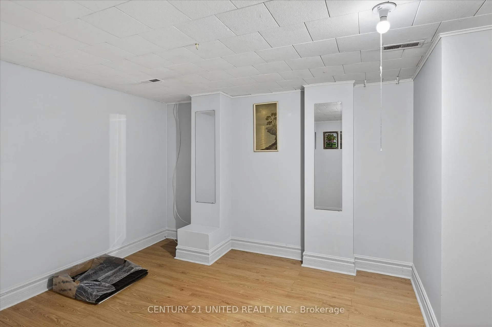 Photo 32 of 818 Rishor Crescent, Peterborough, Northcrest Ward 5 — HOMEH
