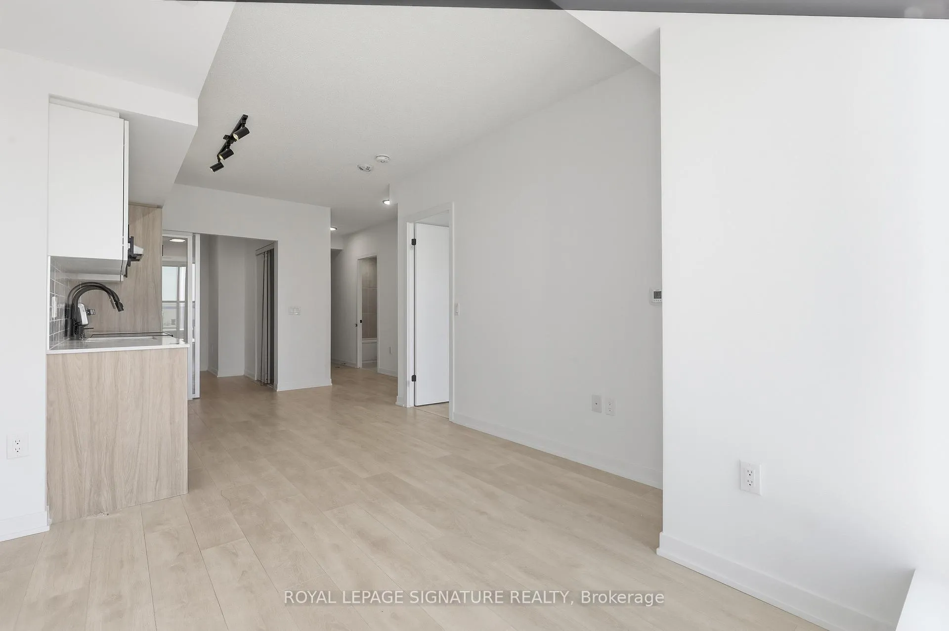 Photo 6 of Unit 415, 4853 Thomas Alton Boulevard, Burlington, Alton — HOMEH