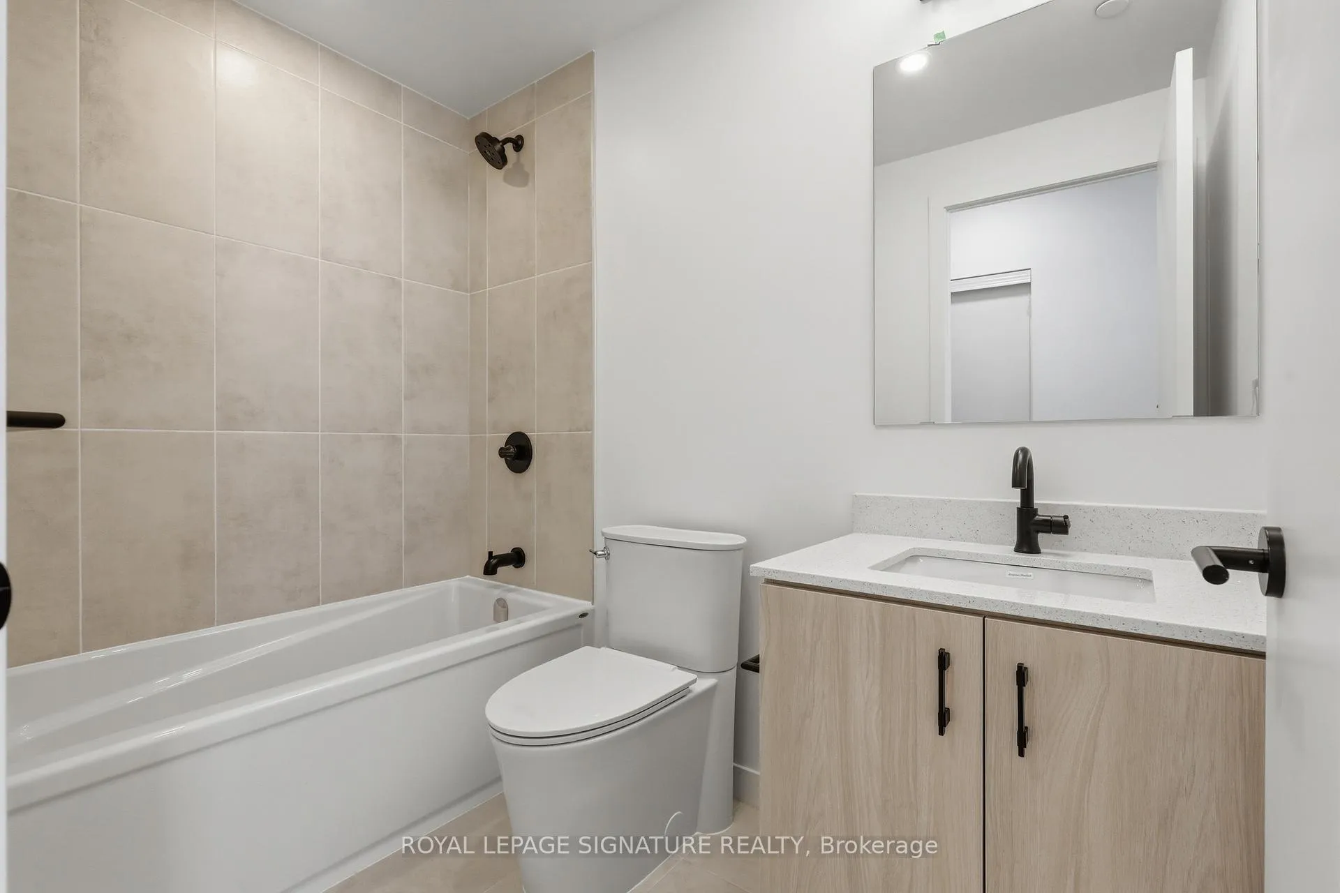 Photo 9 of Unit 415, 4853 Thomas Alton Boulevard, Burlington, Alton — HOMEH